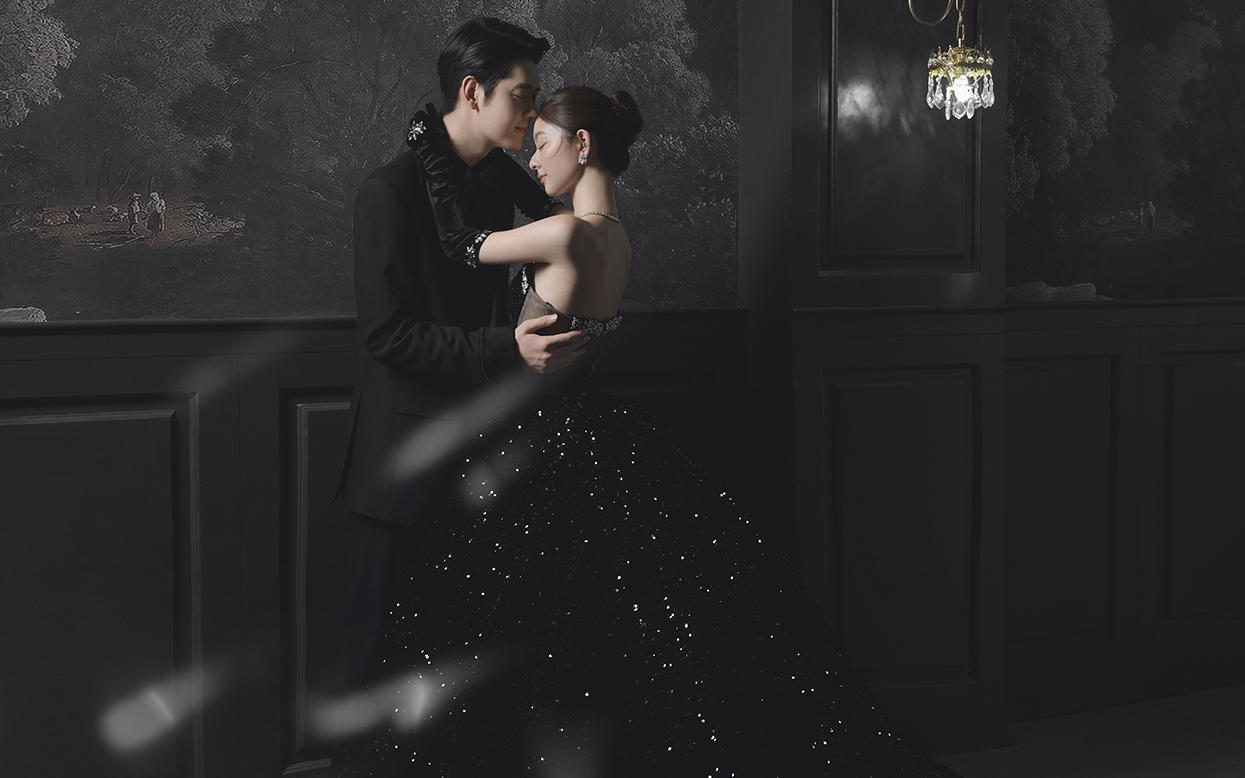 集银河碎片点亮女神黑纱 浪漫苏醒在午夜时分✨