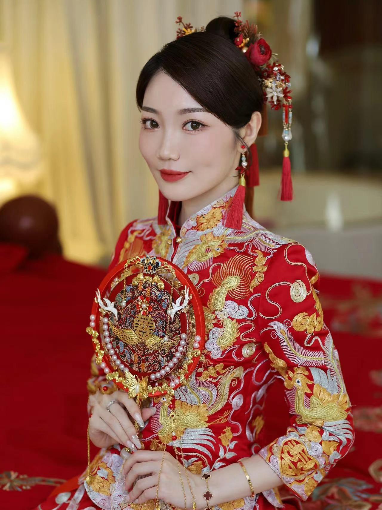 端庄大气的中式新娘造型