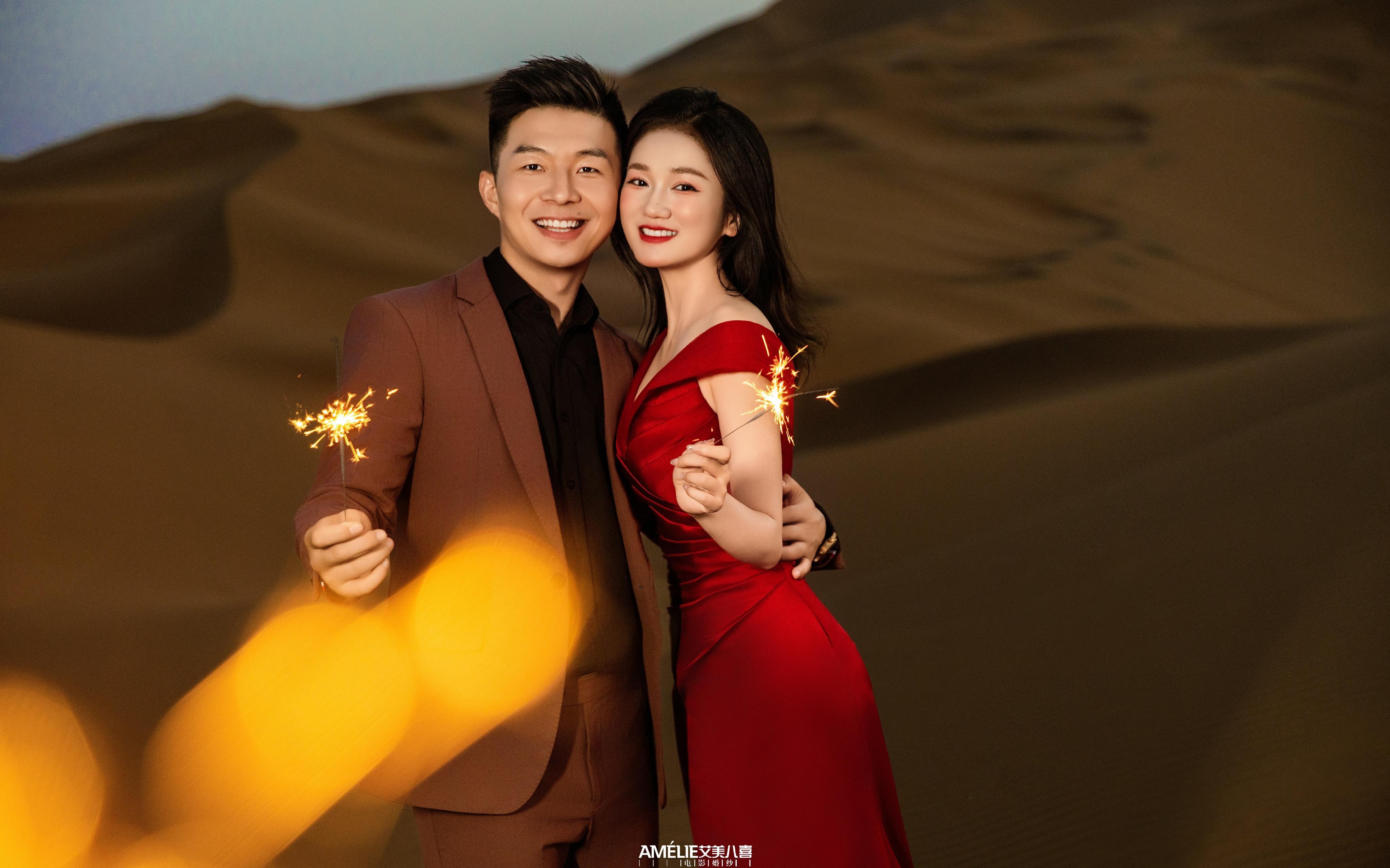 紅裙煙花！沙漠氛圍感拉滿???