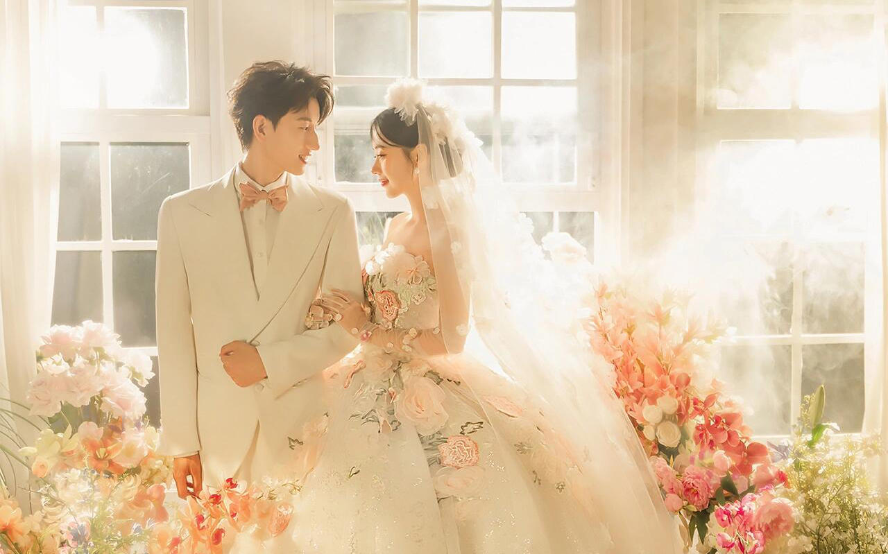 氛圍感的神?花房油畫婚紗照??