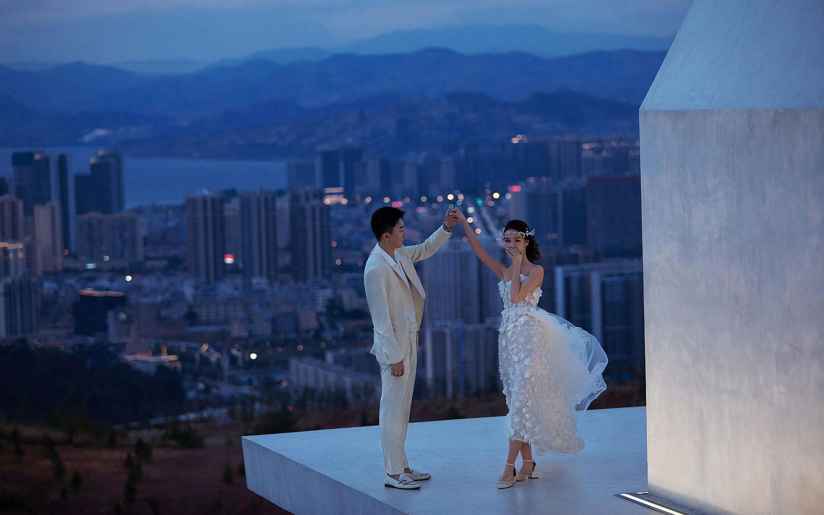 城市天际线｜极简韩式婚纱外景拍摄