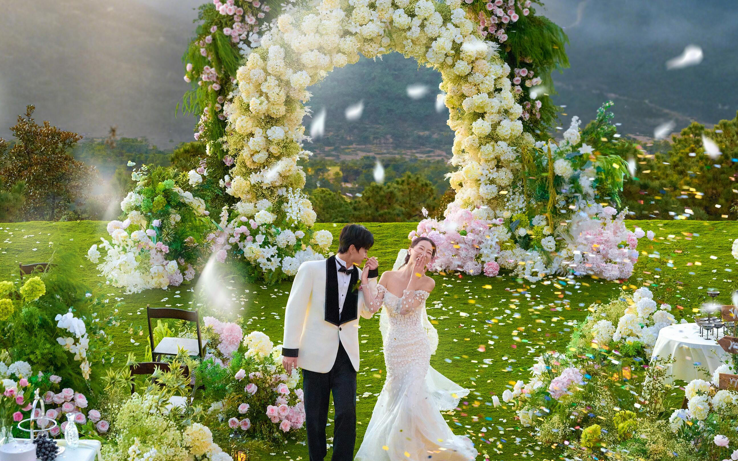 山野晨光里，共赴爱之盟