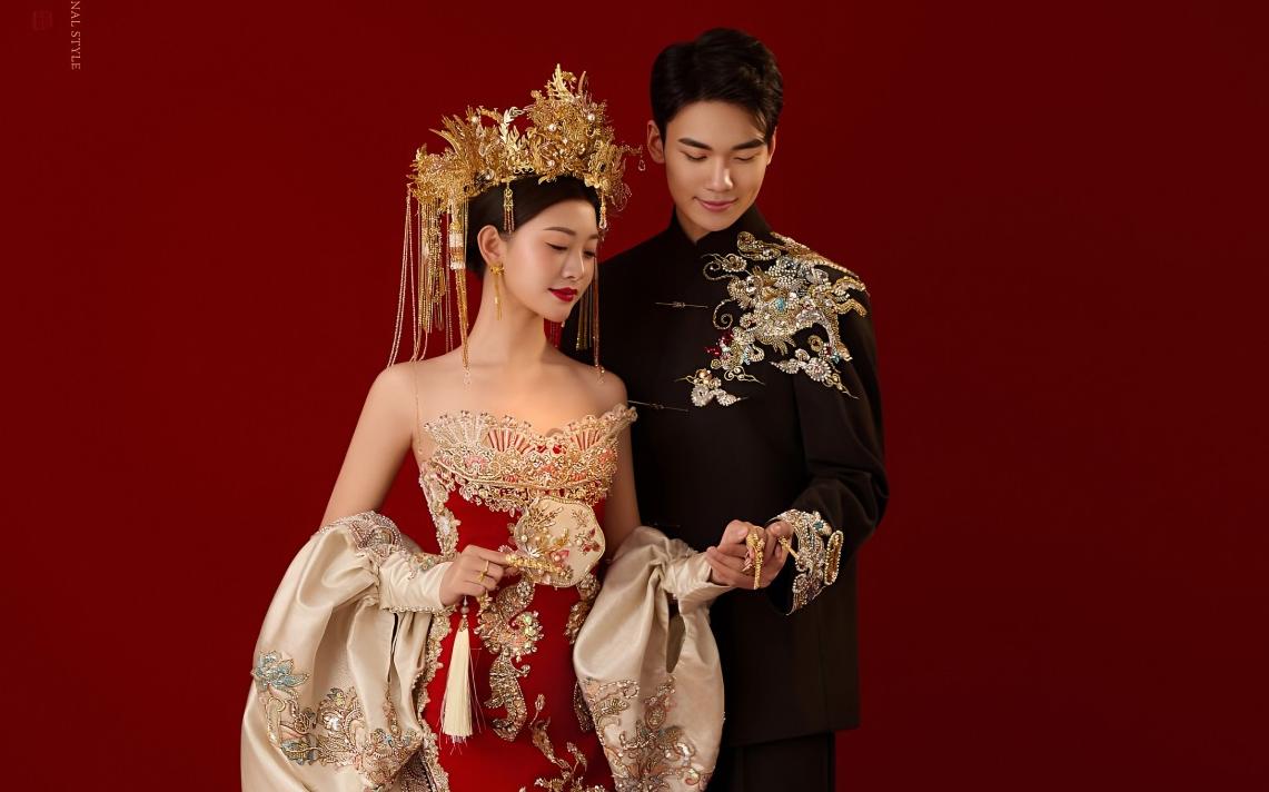 中式婚纱照奢华的仪式感