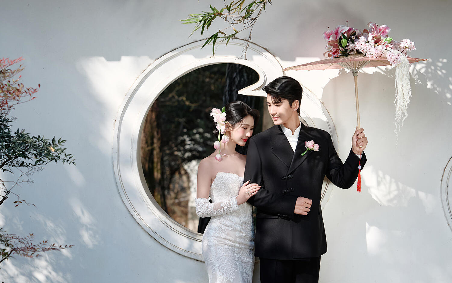 新中式園林?蕾絲魚尾婚紗真的太出片了！