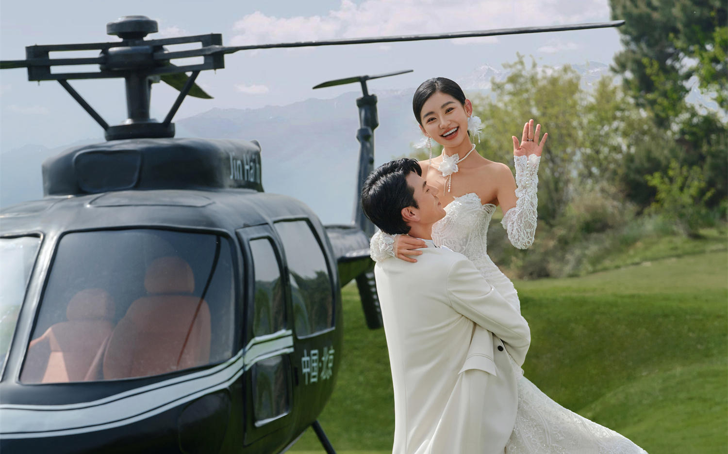 爱惨了！拿捏高调浪漫的直升机婚纱照
