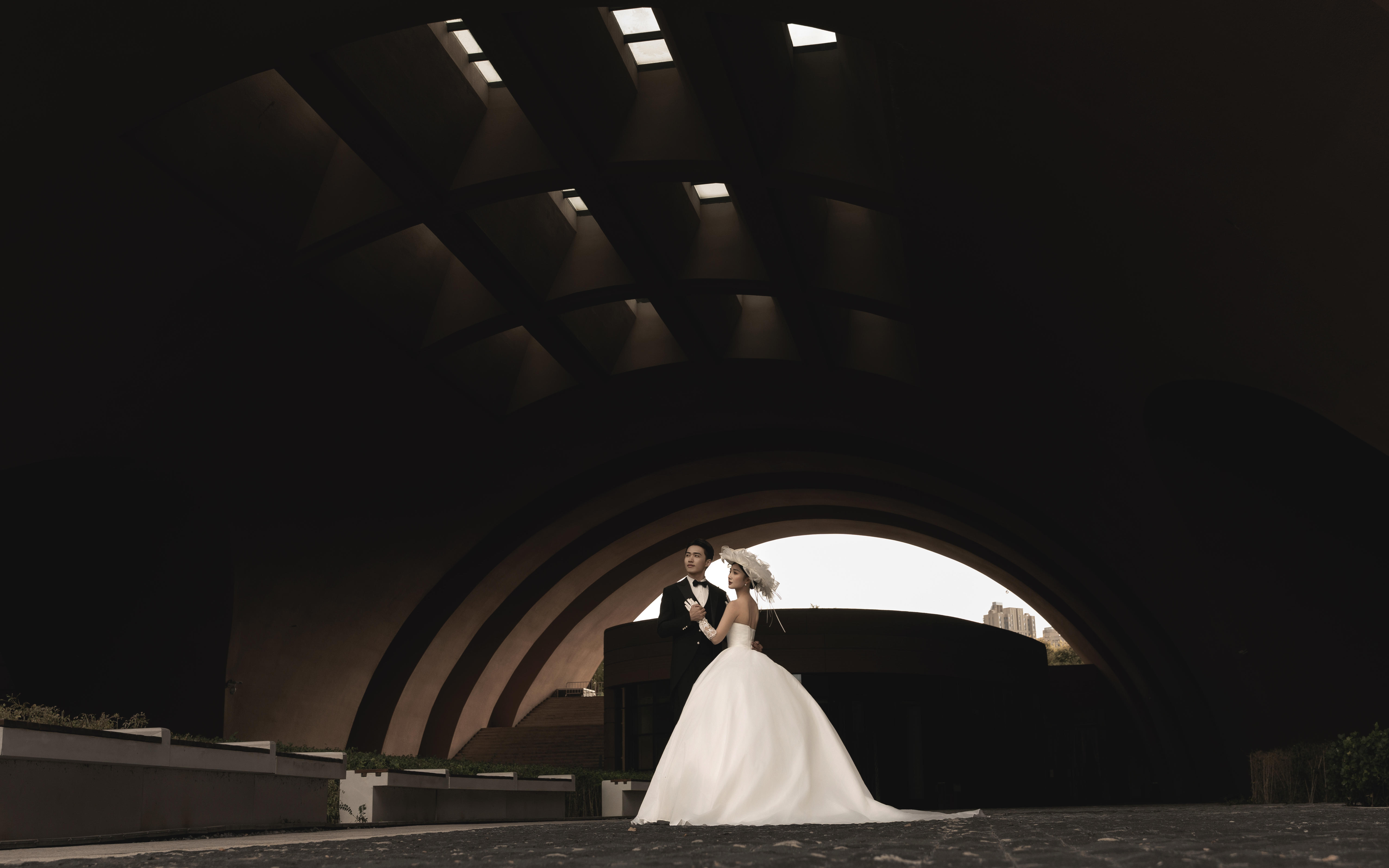 都市地标复古风建筑婚纱照