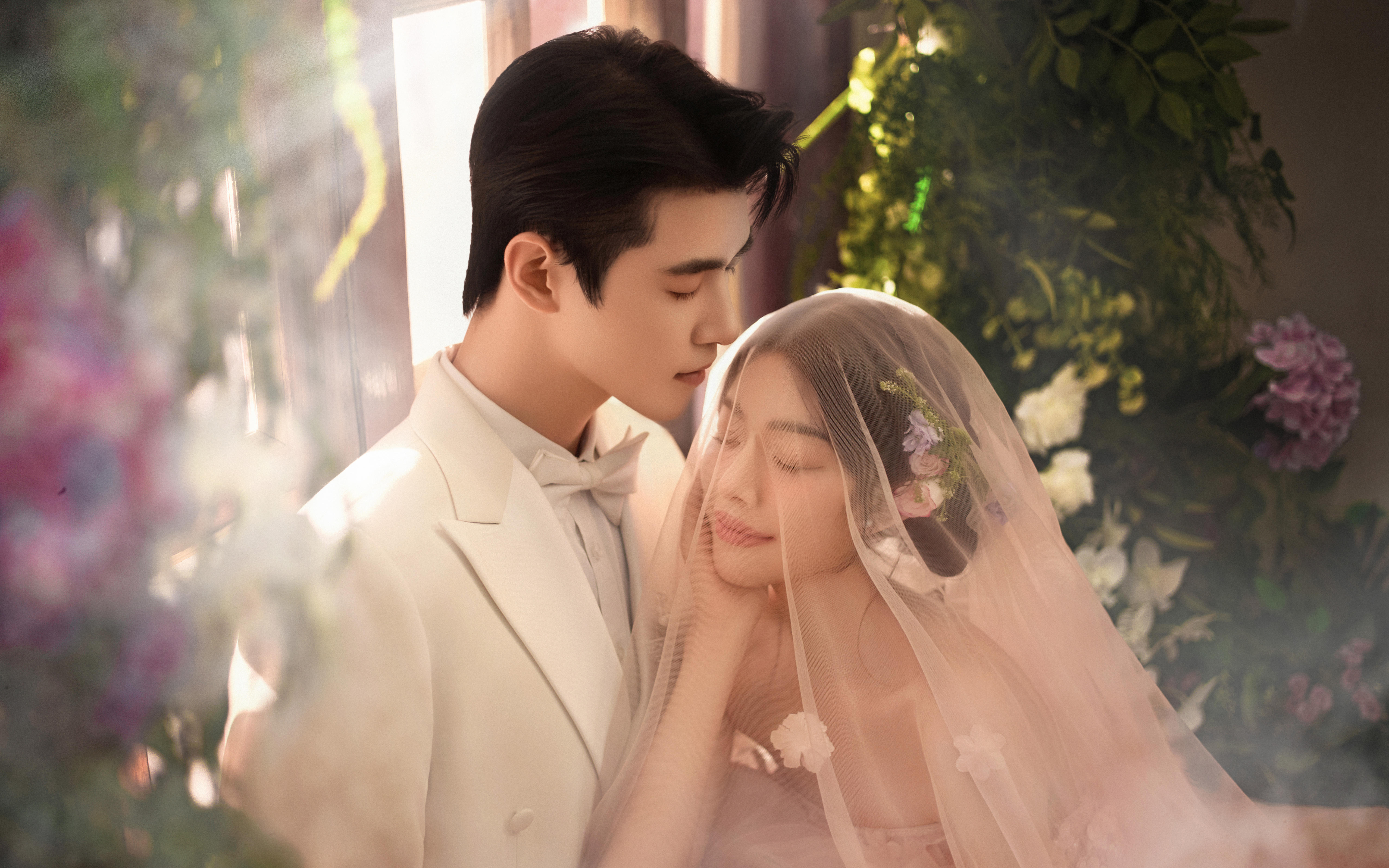 戳中审美丨法式光影花神氛围感婚纱照