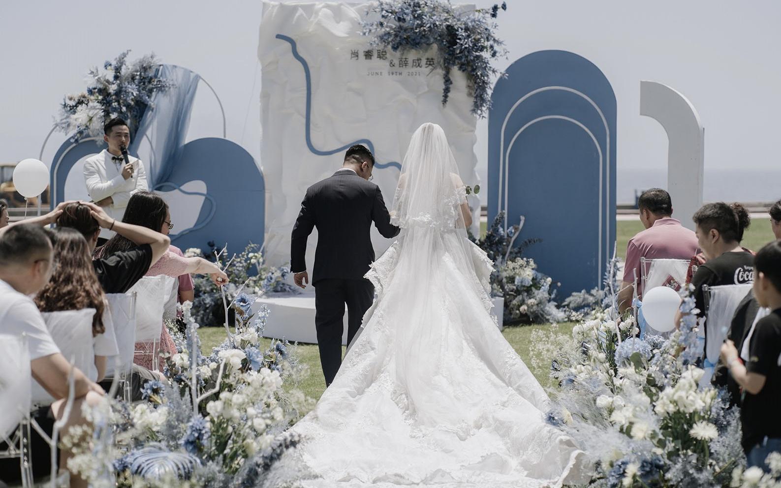 美娅婚礼 | 蓝白色简约高级 户外草坪婚礼