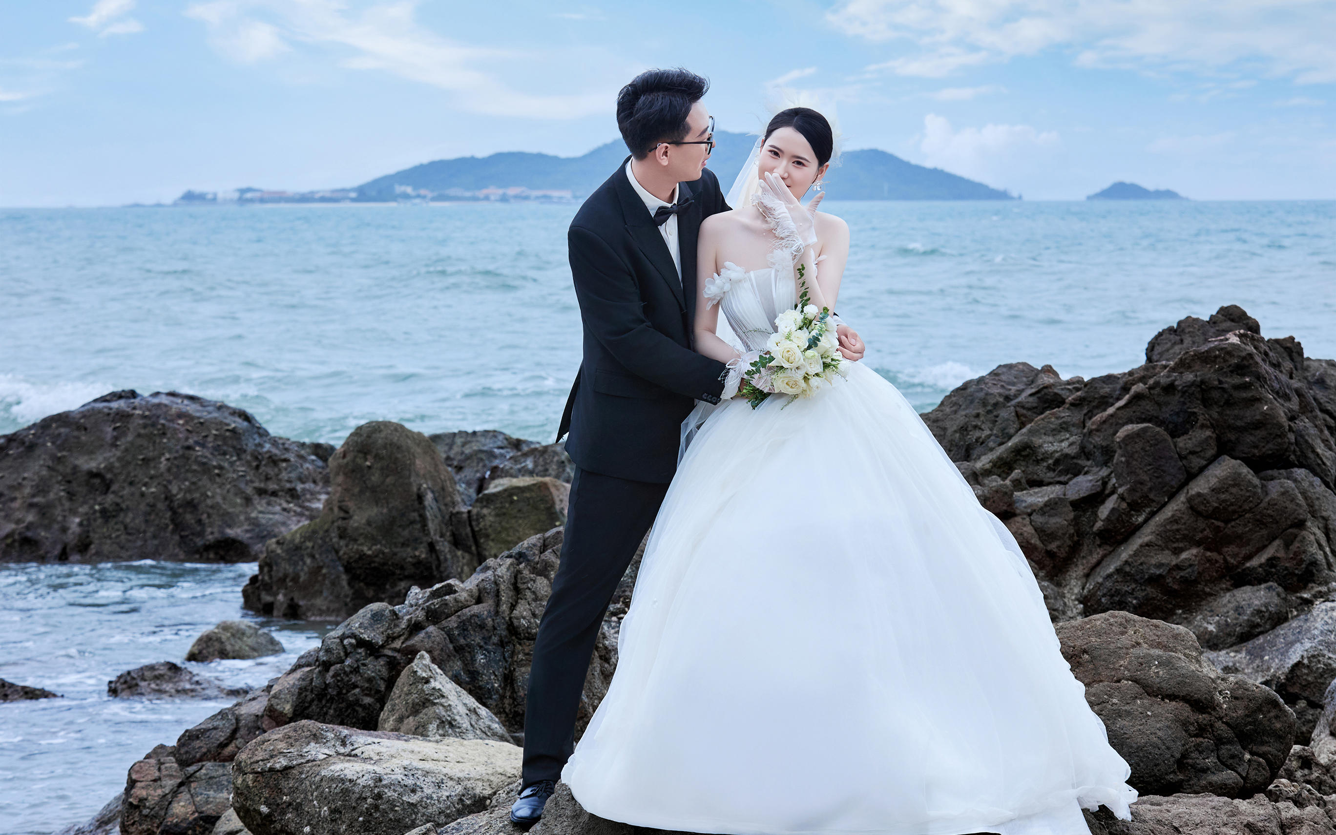 上帝把美麗的藍(lán)寶石，鑲在了我們的婚禮