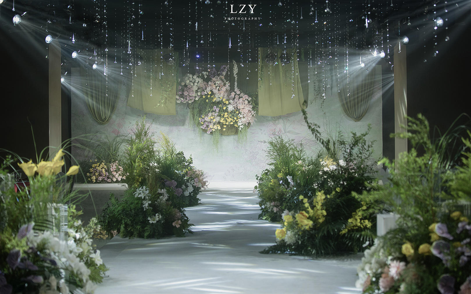 森系奇幻婚禮場景，細(xì)膩打造儀式美感
