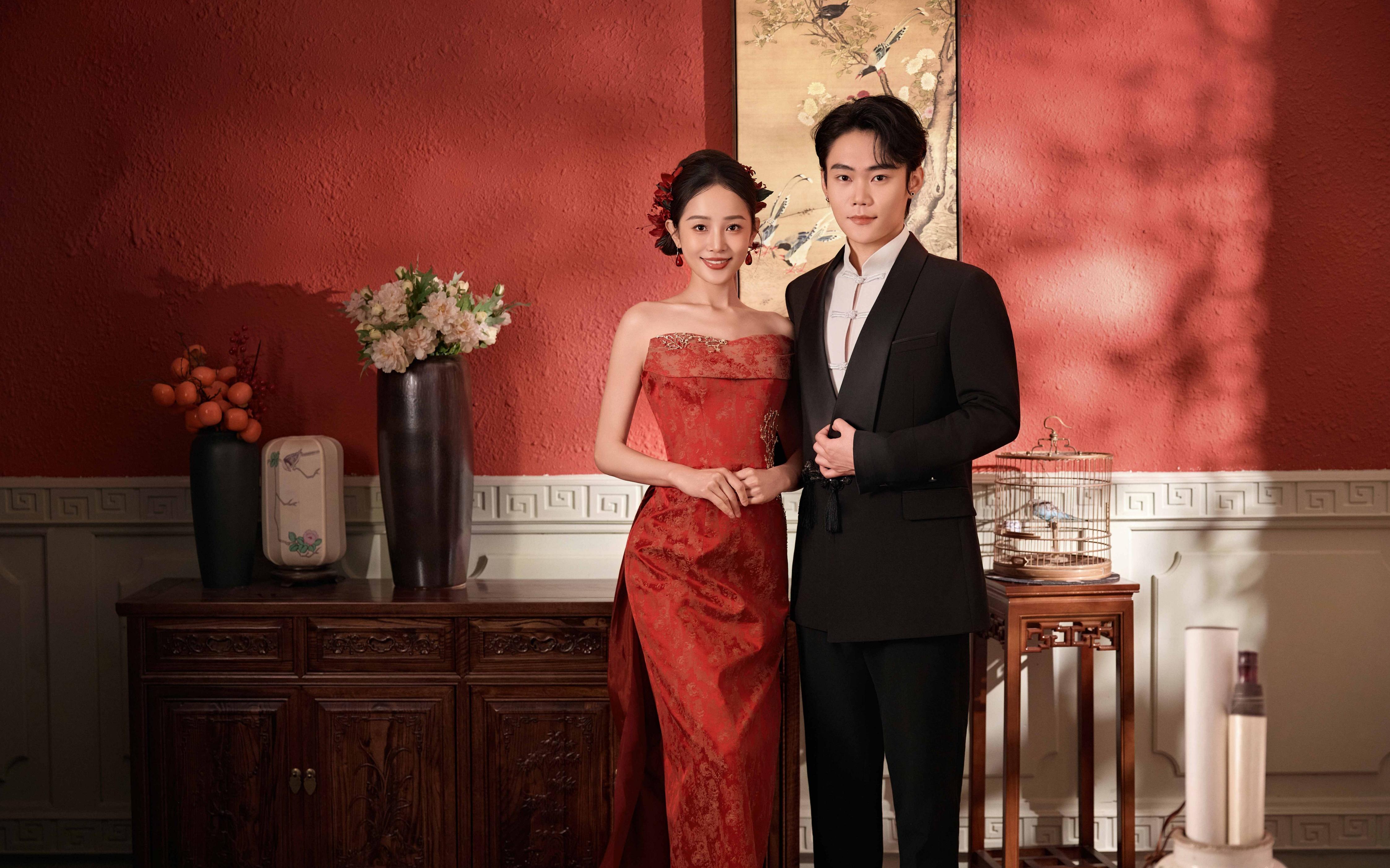 一抹红色惊艳全场，新中式婚纱照