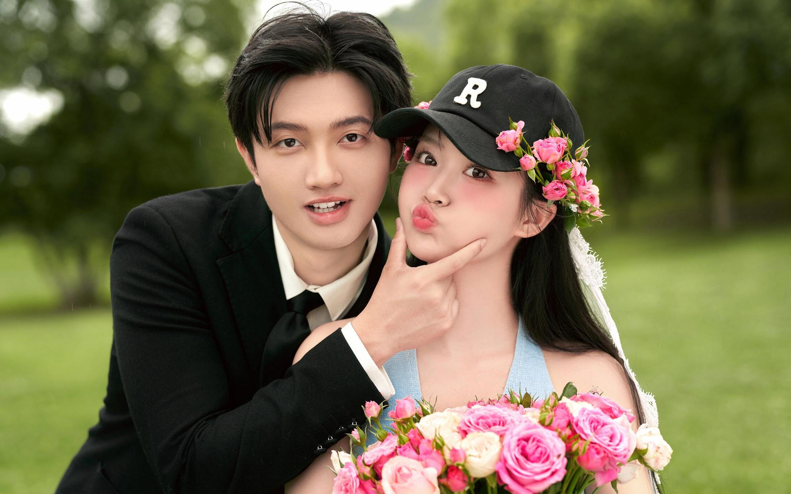 森系小清新婚纱照，手捧鲜花超甜