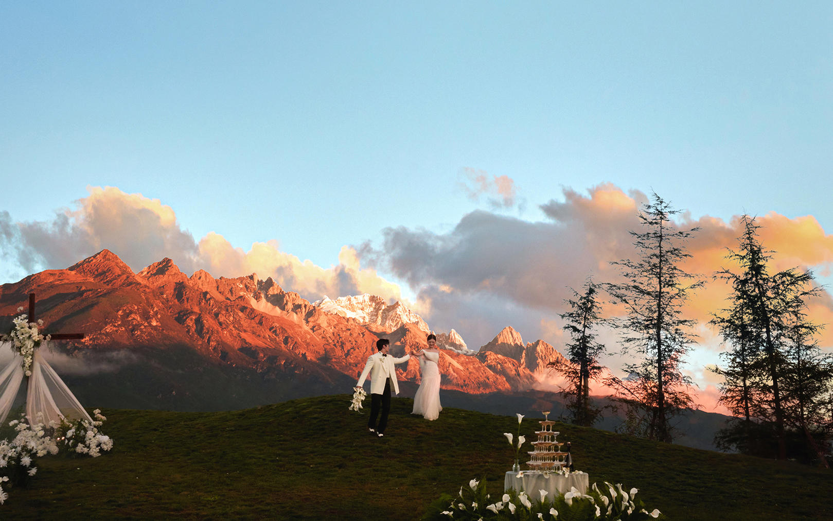 丽江样片·雪山下拍日照金山🌄是zui浪漫的决定