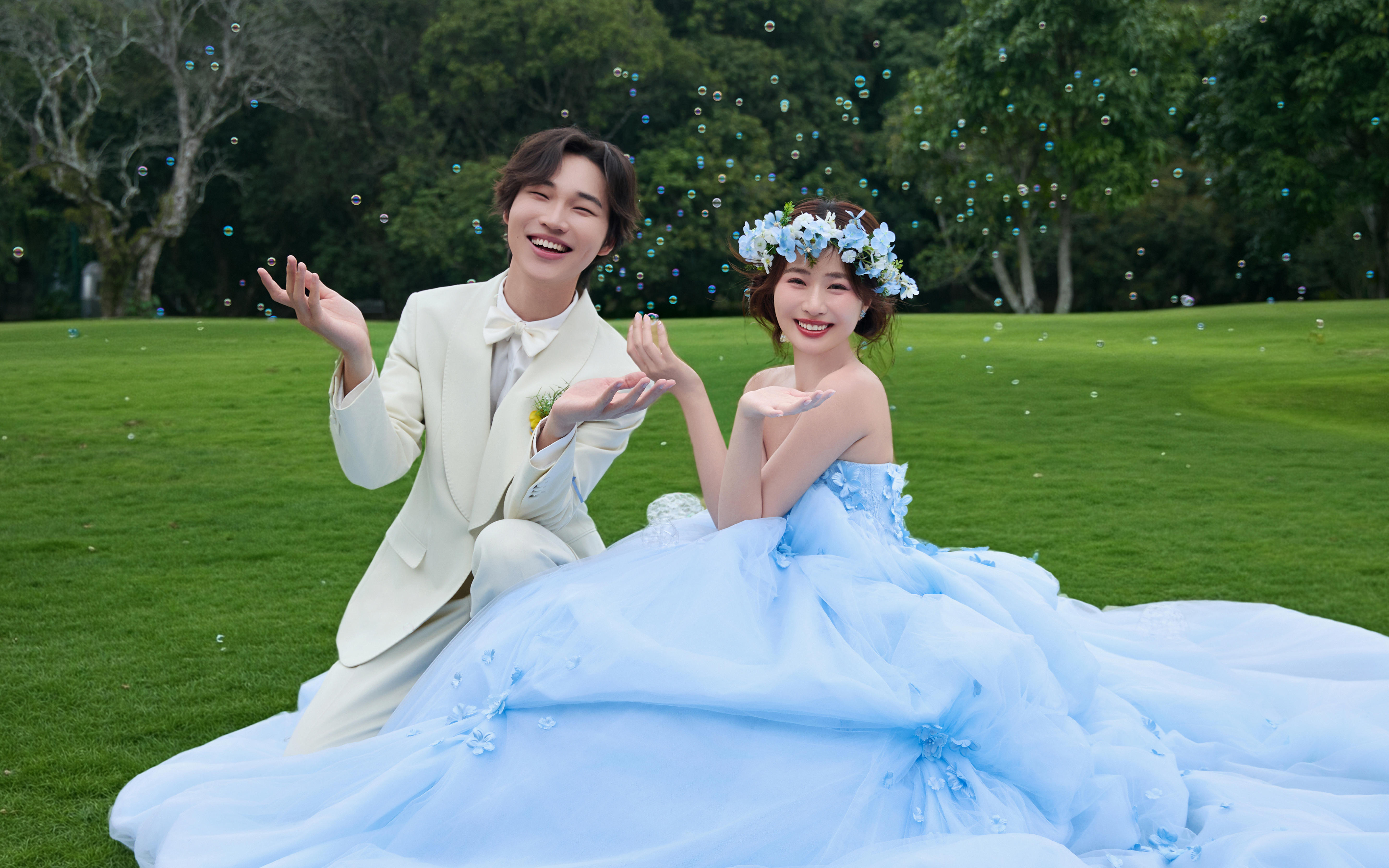 美到犯規(guī)的效果草坪森系婚紗照