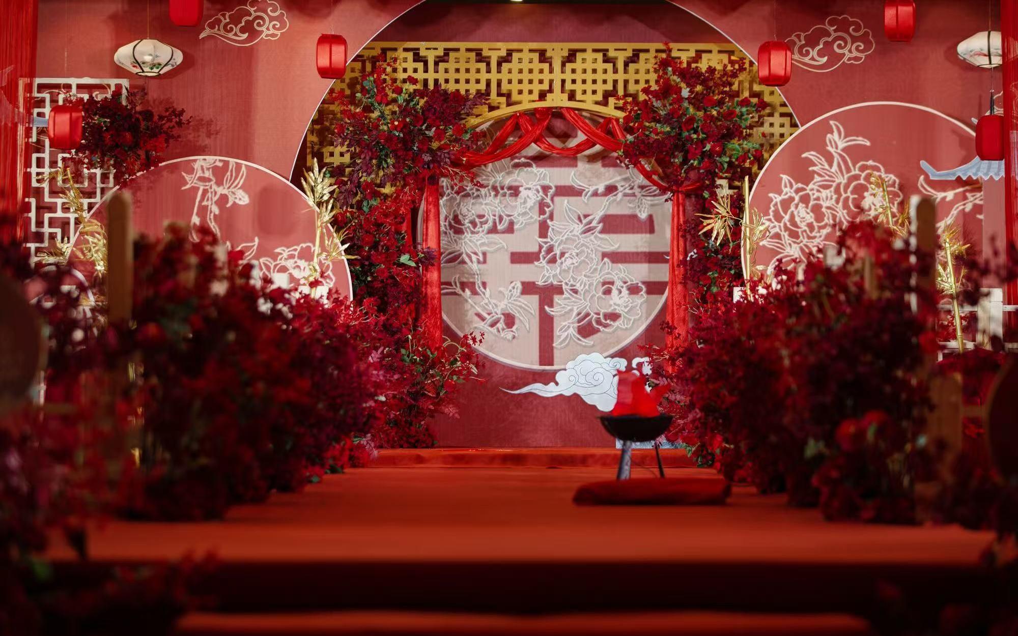 传统中式红金喜宴高定风婚礼布置