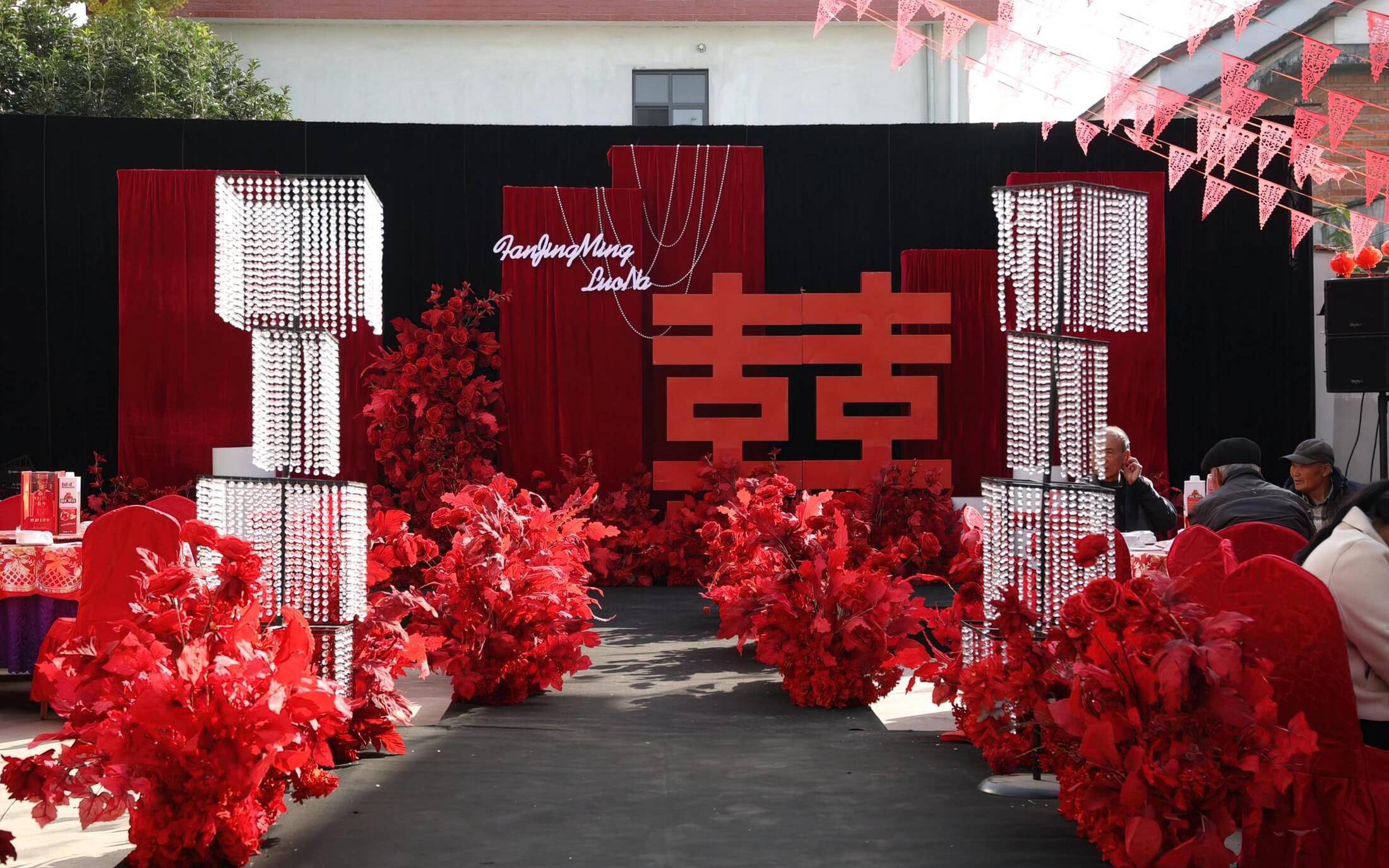 庭院戶外紅色喜嫁風(fēng)