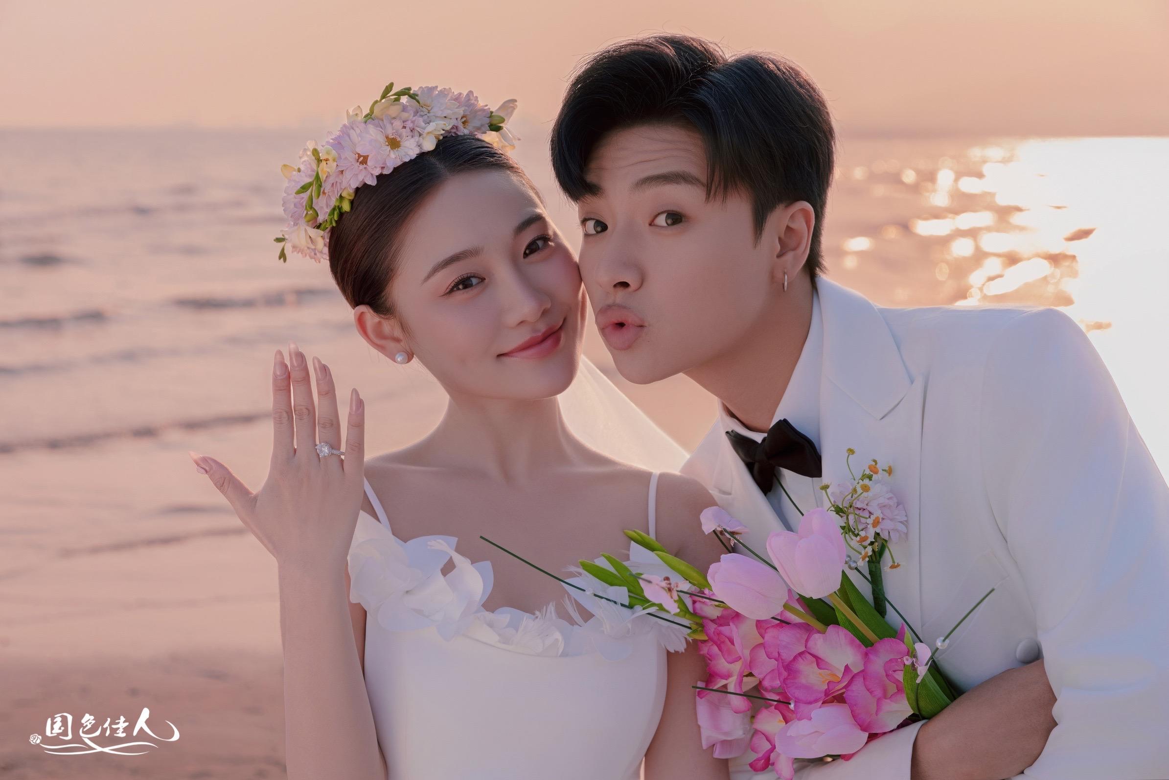 少女心爆棚的夕阳海景婚纱照太美了