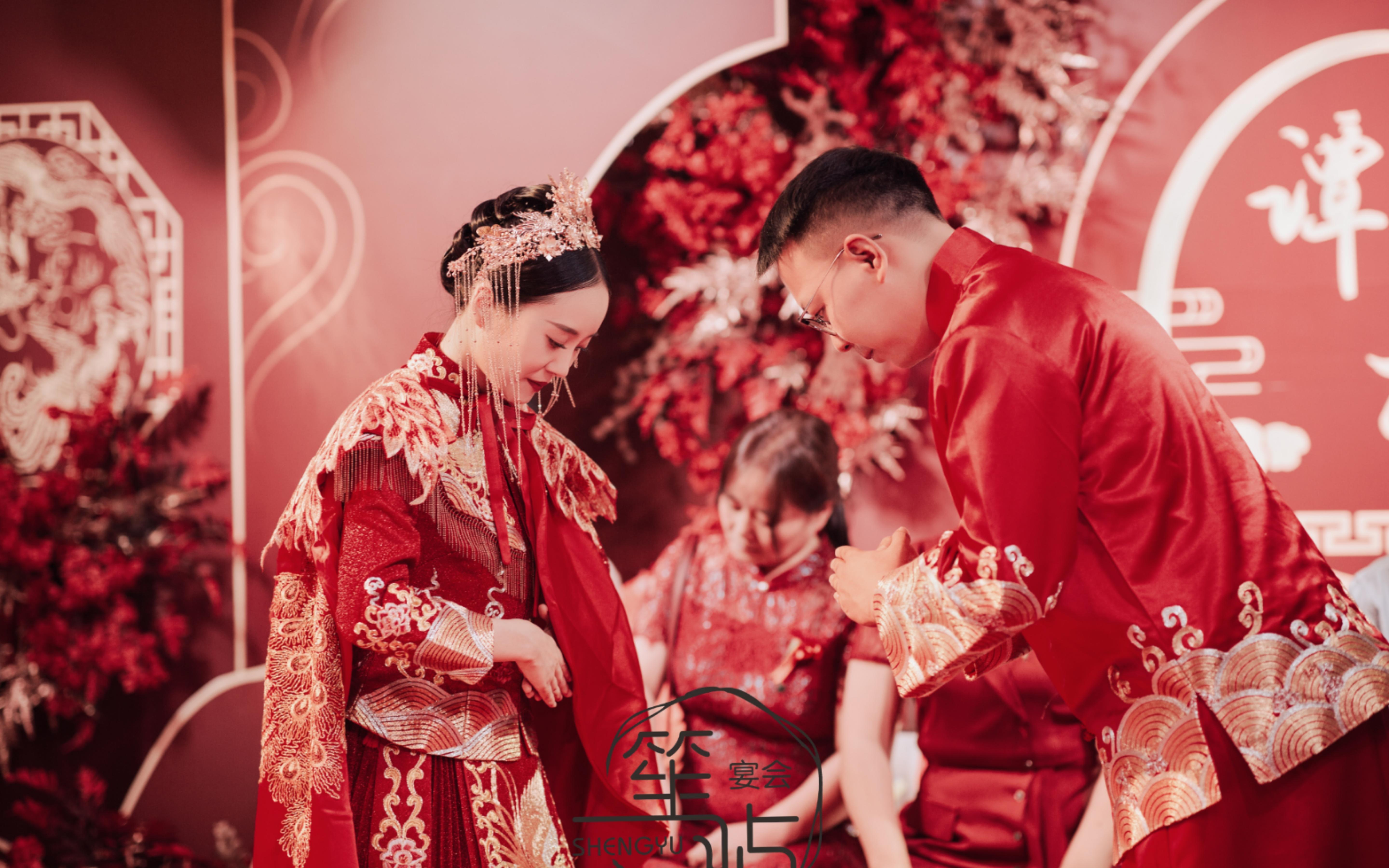 室内小预算中式婚礼《红烛剪影，不负锦瑟华年》