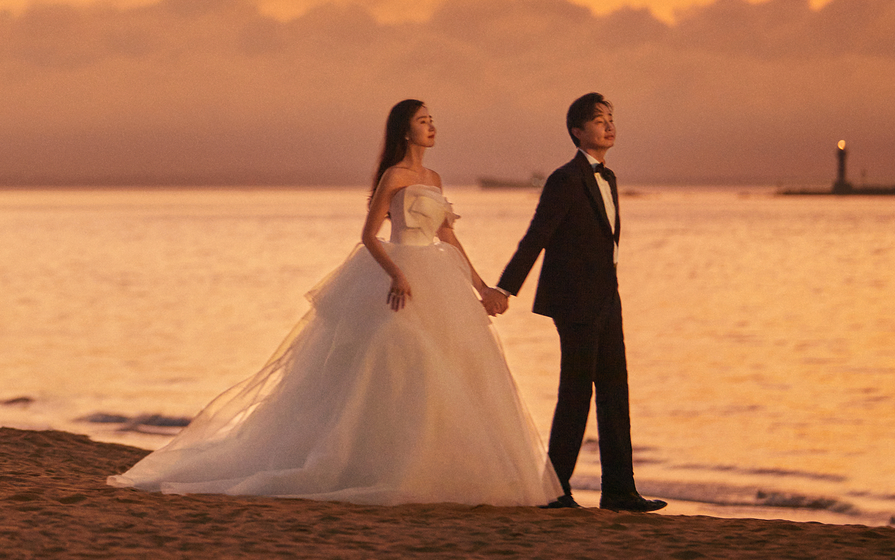 夕阳电影感婚纱照也太哇塞了吧❗