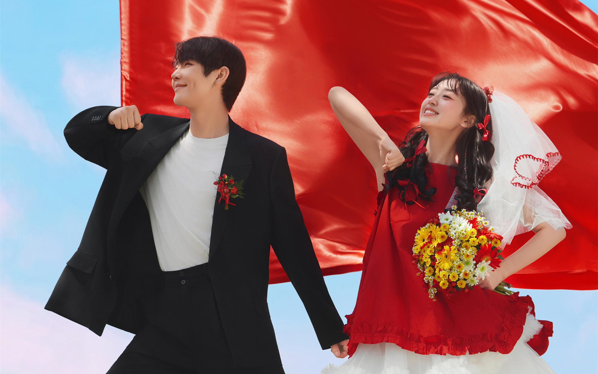 爸妈都夸根正苗红，00后的东方红喜嫁婚纱照