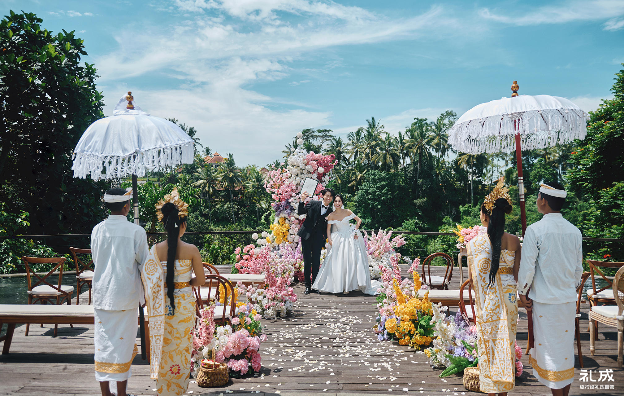 『海外目的地婚礼』巴厘岛别墅水台婚礼