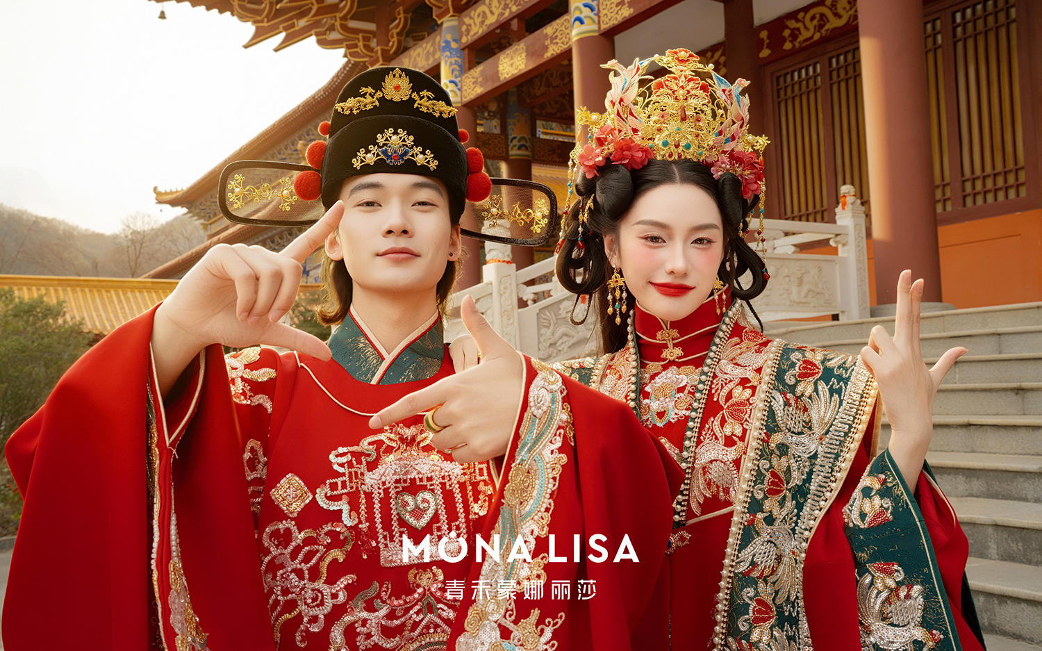 古裝劇現(xiàn)場既視感的婚紗照?鳳冠霞帔太絕啦