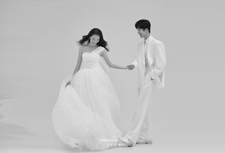 韩式黑白简约婚纱照