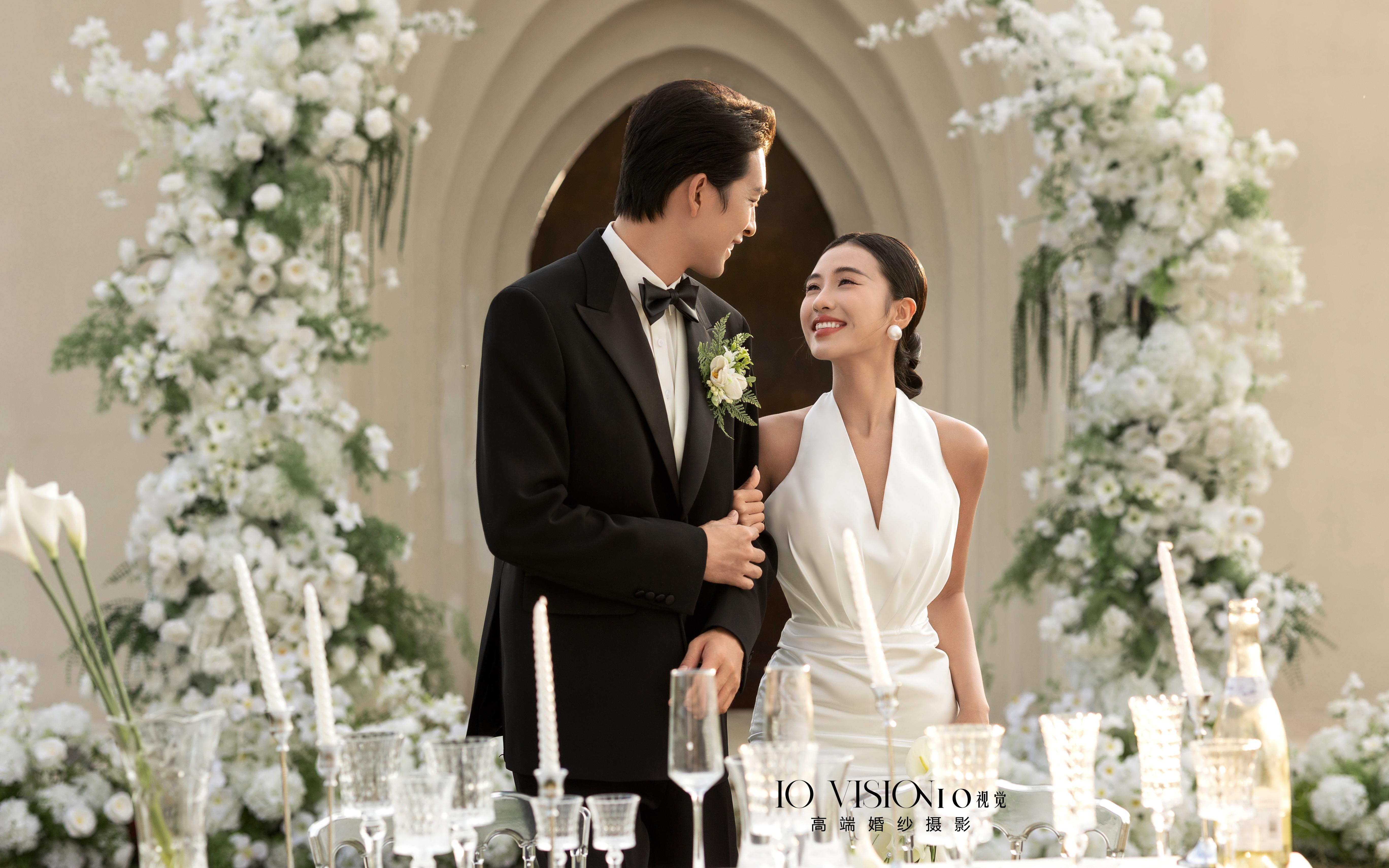 草坪婚纱照遇上教堂婚礼 美❗