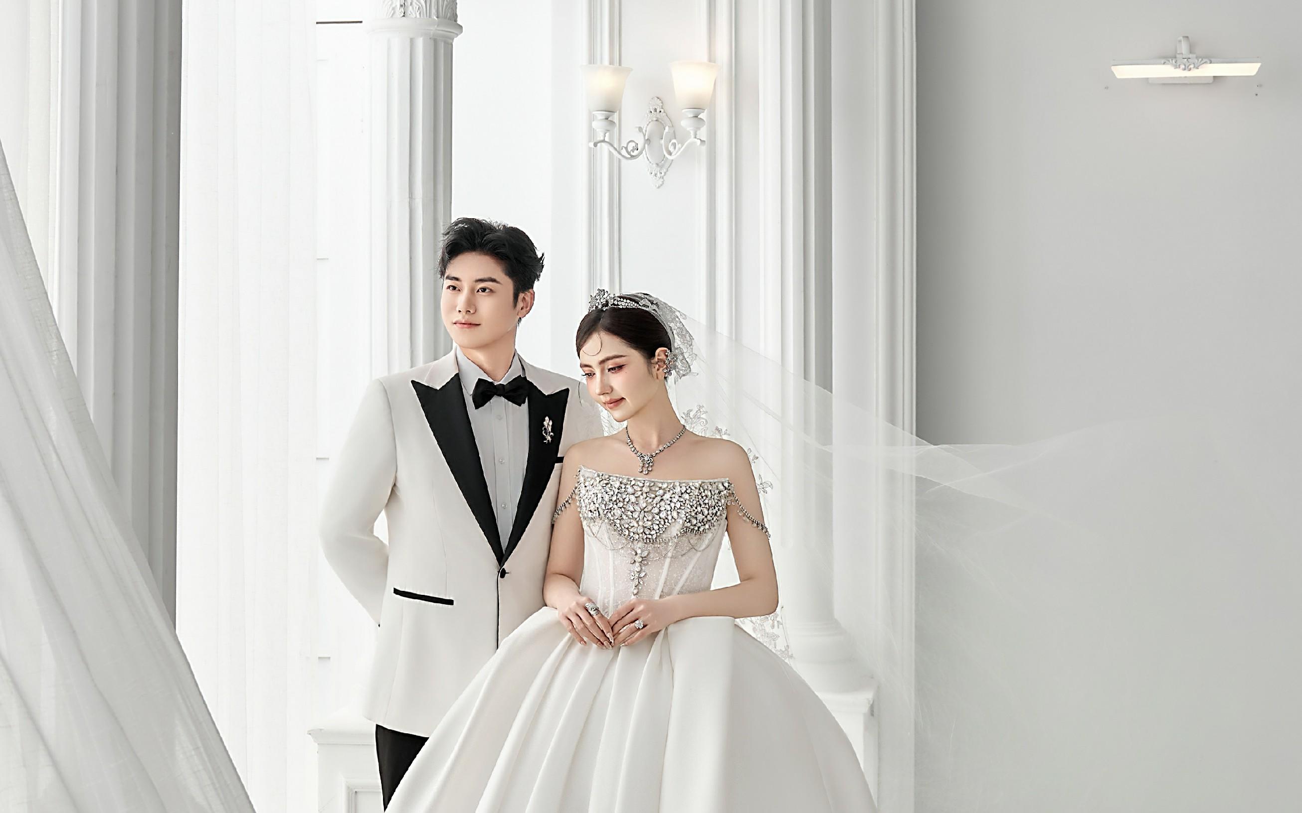 缎面白纱婚照！高级感拉满✨