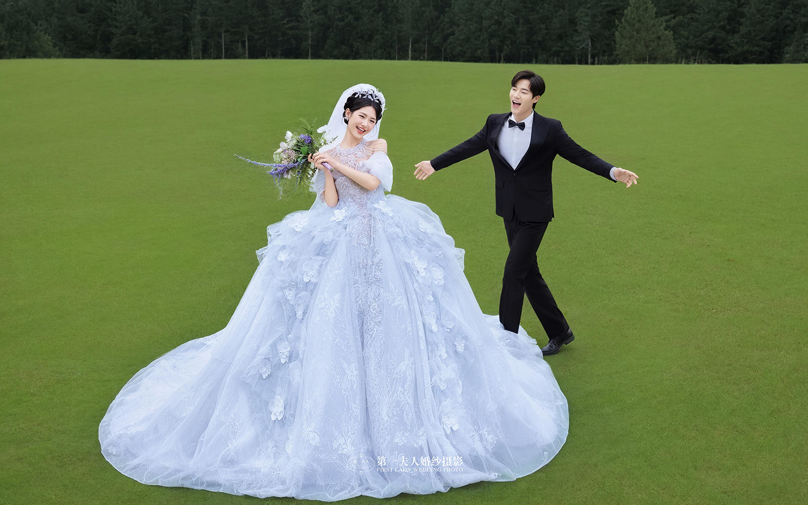 一見(jiàn)傾心 | 森系草坪婚紗照