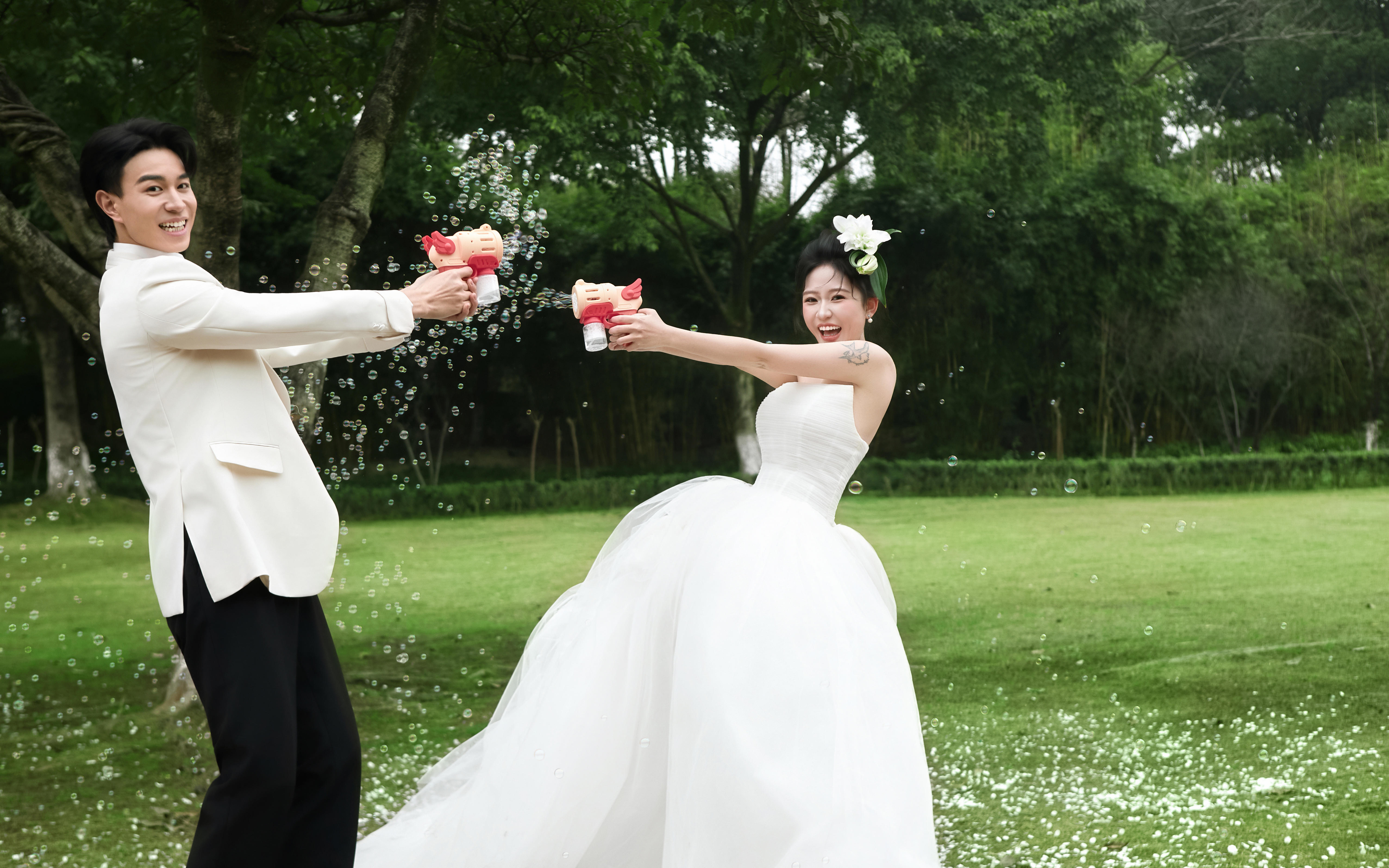 草坪系列經(jīng)典必拍 00后婚紗照必選系列