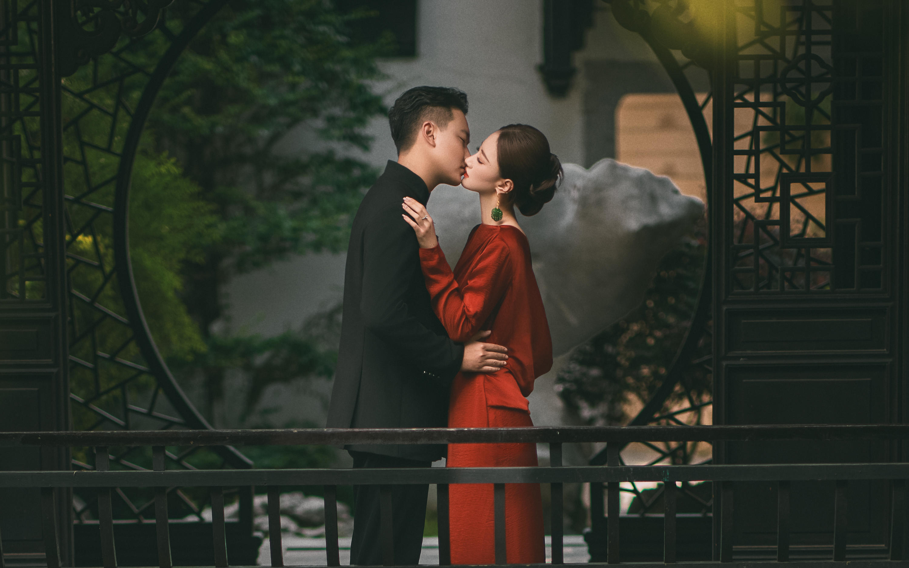 一襲紅衣，映紅了佳人笑靨??新中式婚紗照~