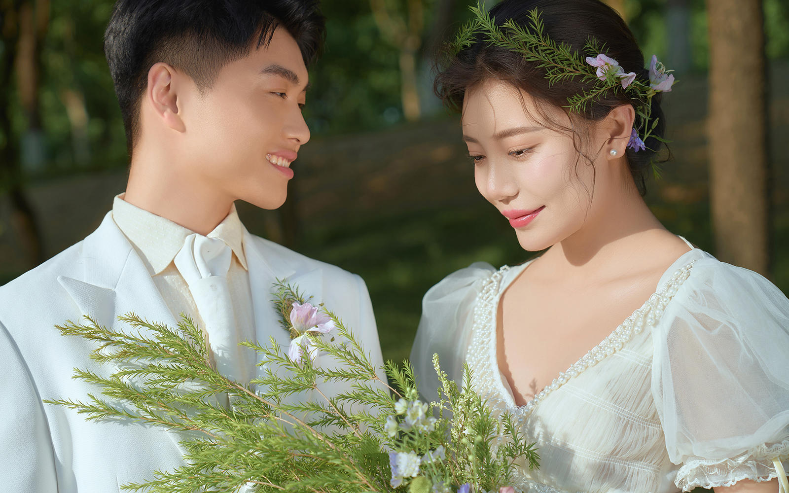 戶外草坪婚紗照、真的好喜歡拍啊