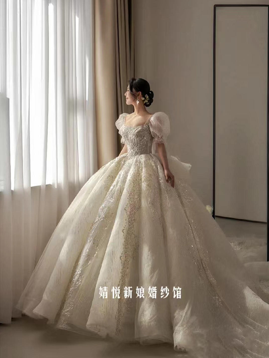 甜美泡泡袖主纱