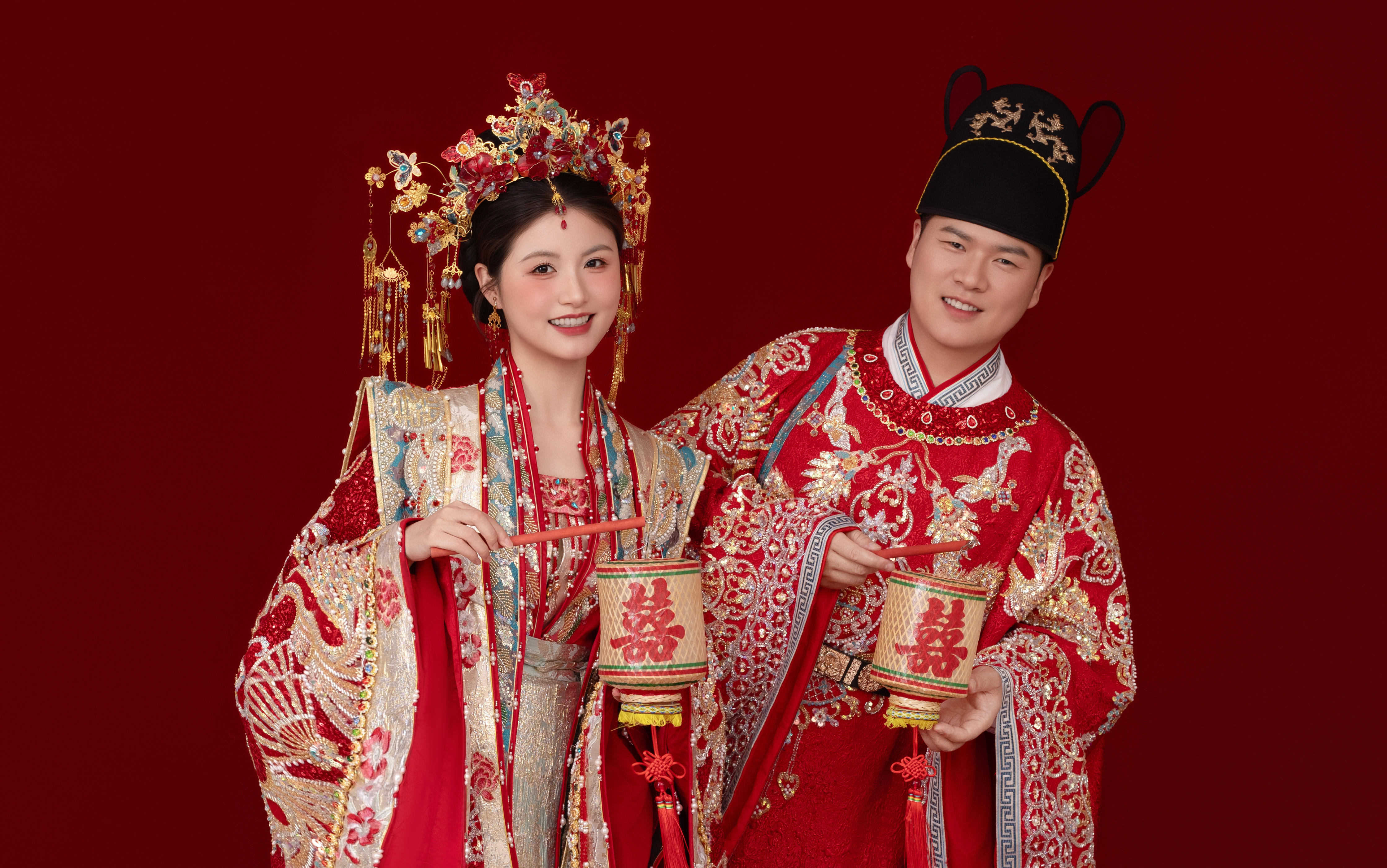  鸞鳳繡紋，霞帔加身??一身婚服盡顯東方古典