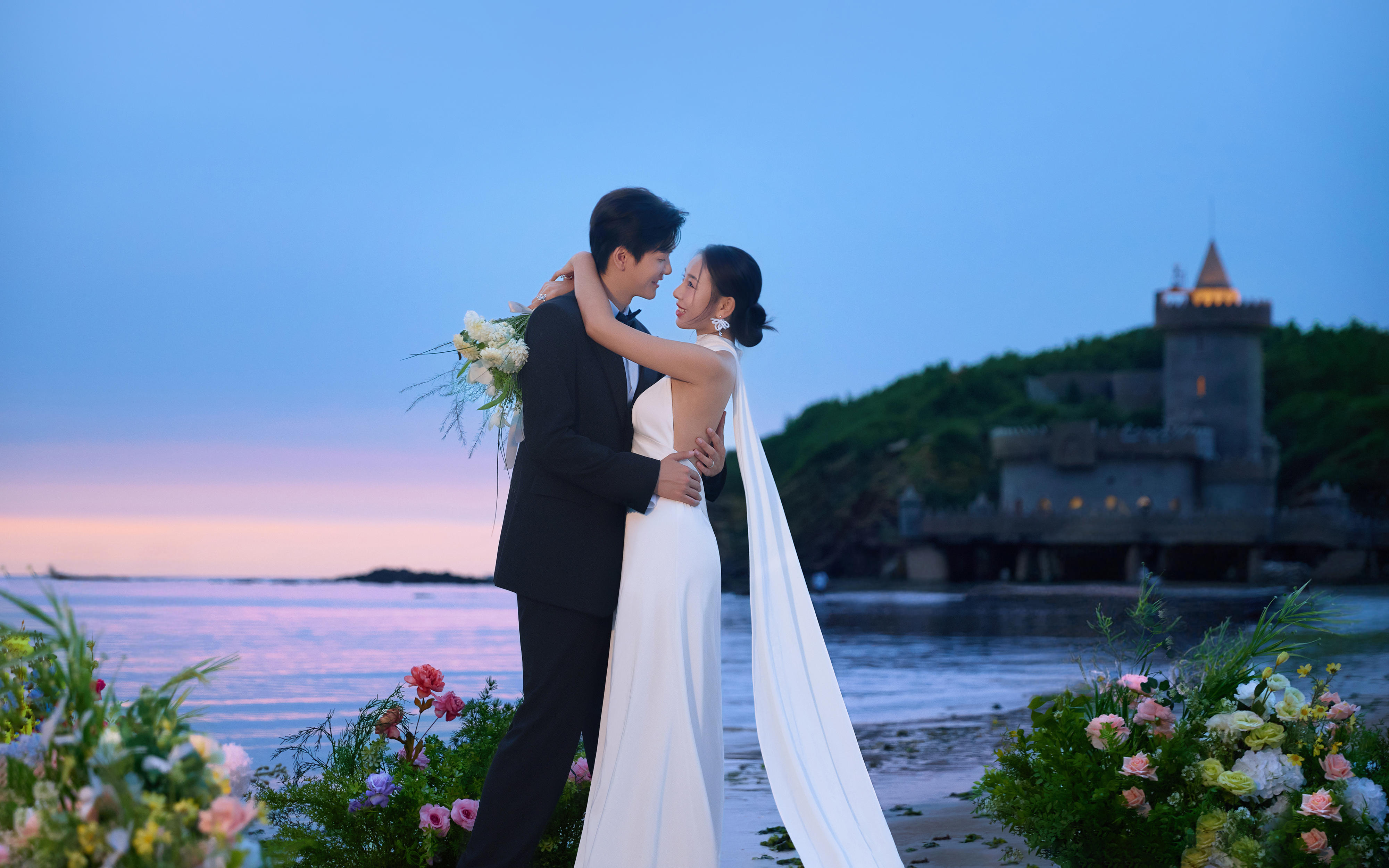 海景婚紗照/相擁在海邊無盡的夜色里
