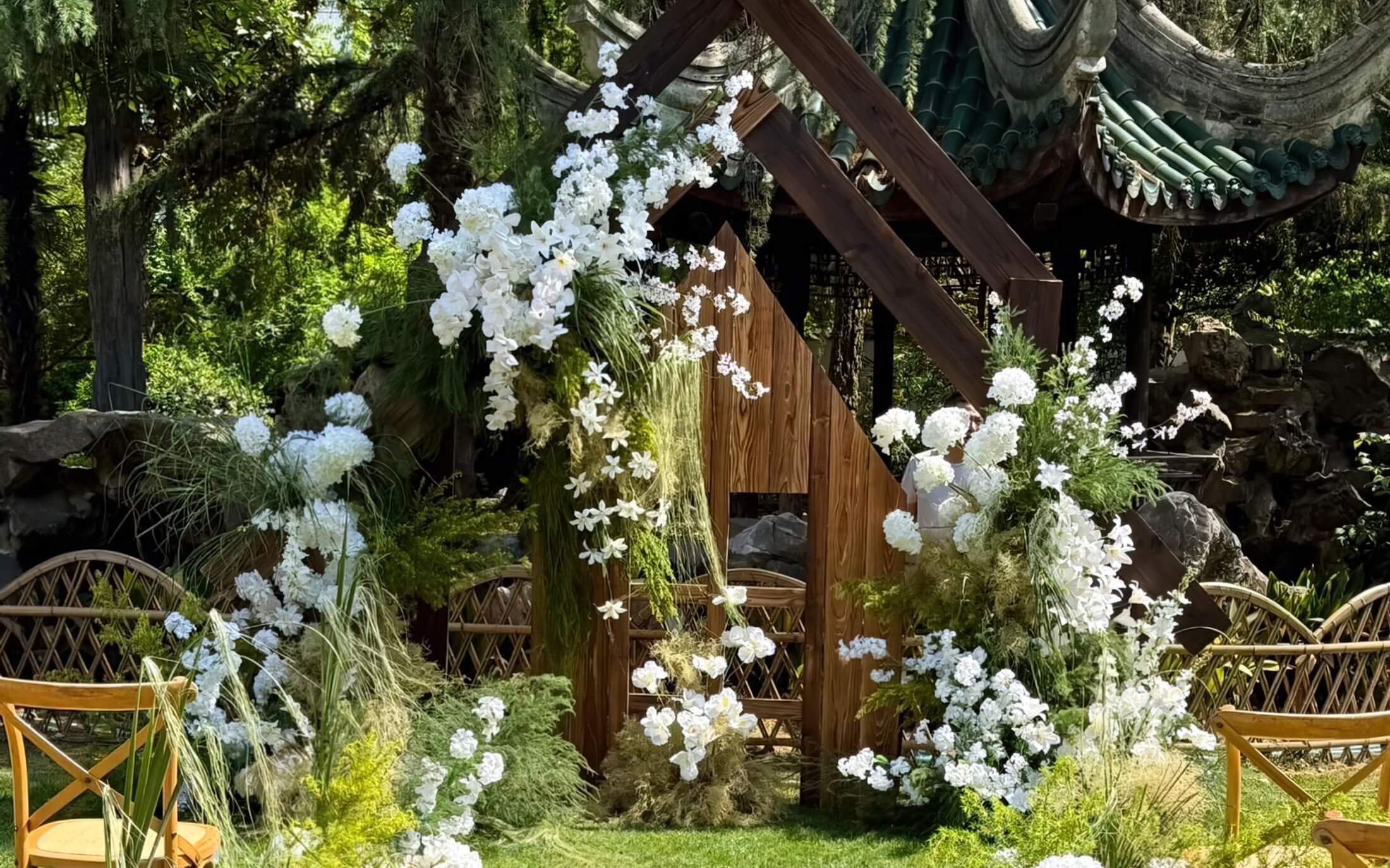 野生感自然系咖色復(fù)古草坪婚禮