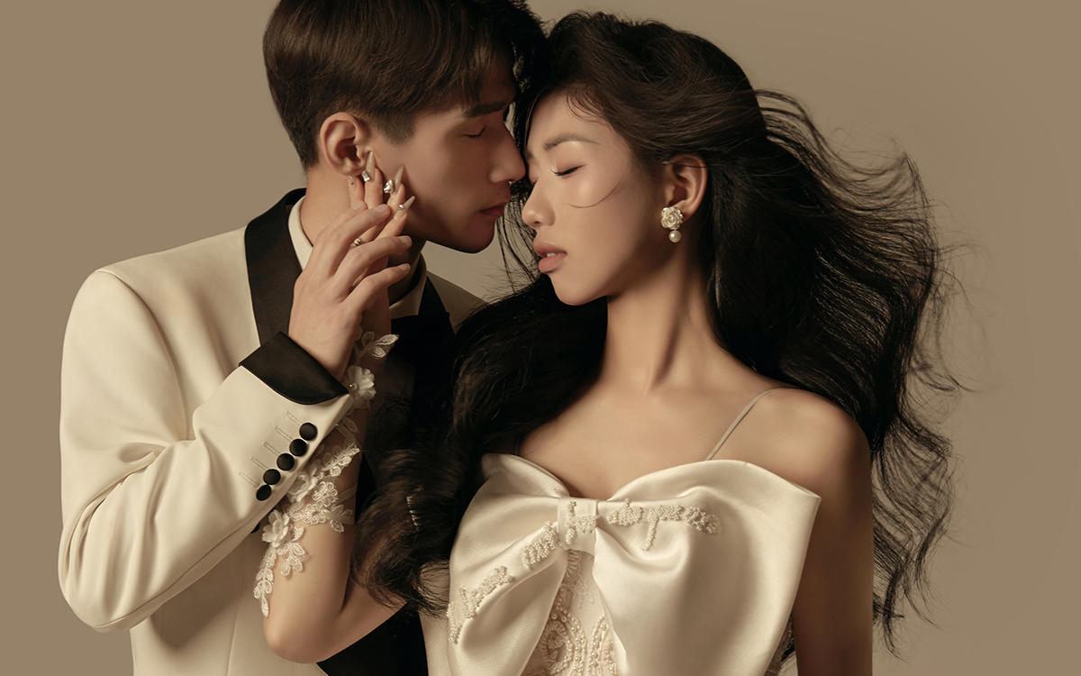 【真实客片】经典韩式纯色背景内景婚纱照 | 💕
