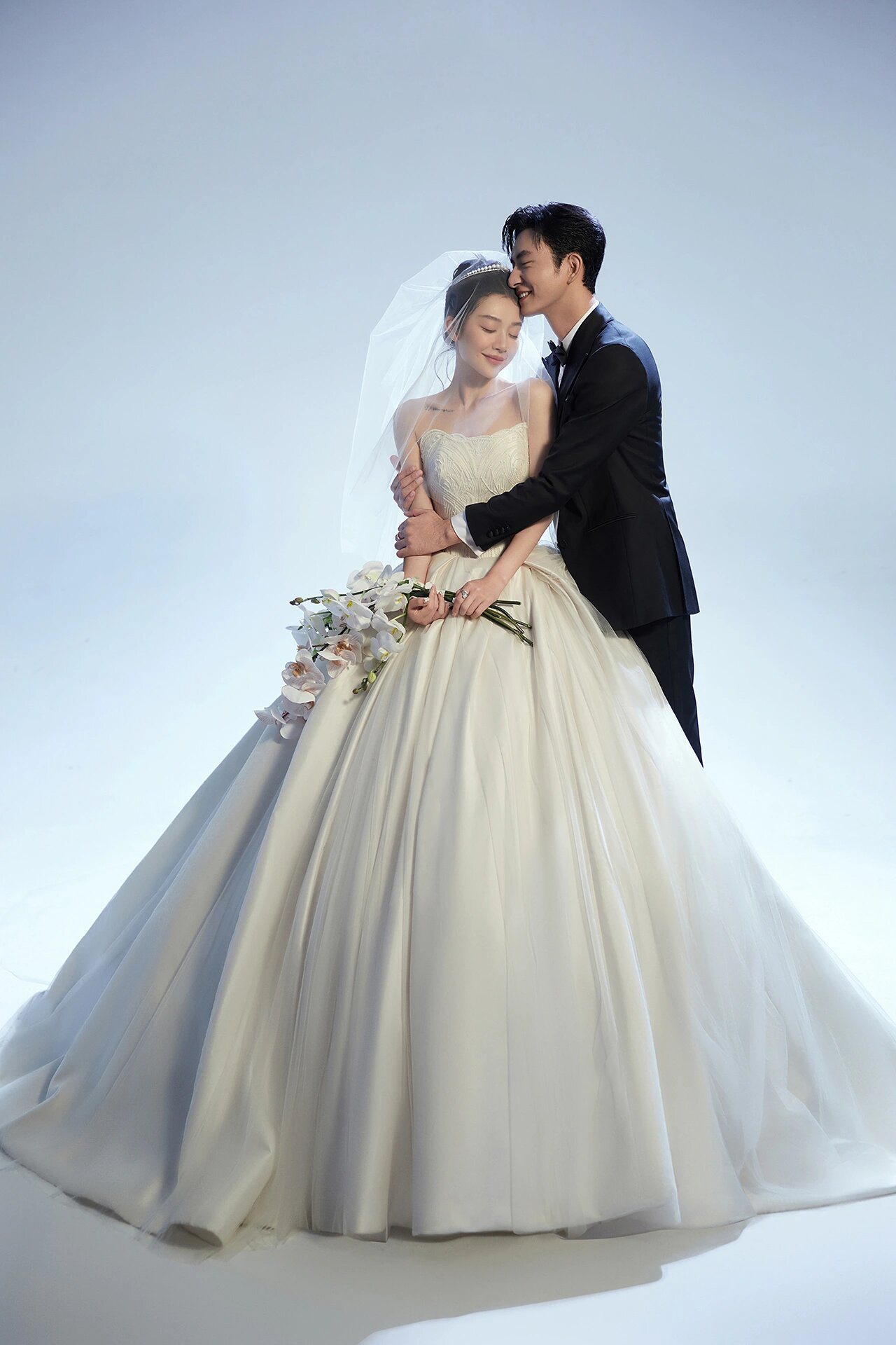 婚纱照特价 | 1999 | 6套服装