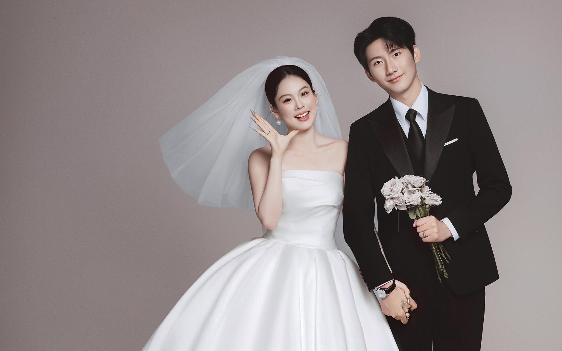 越素越高级✨结婚必拍这组极简风主纱婚纱照
