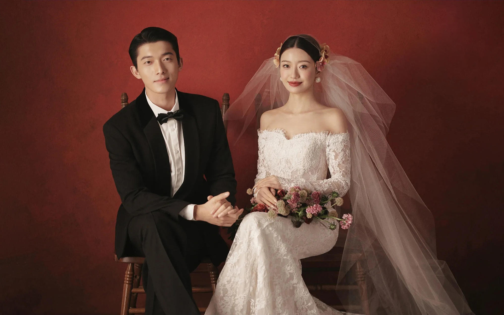 等了好久的紅底復(fù)古婚紗照終于出爐啦???