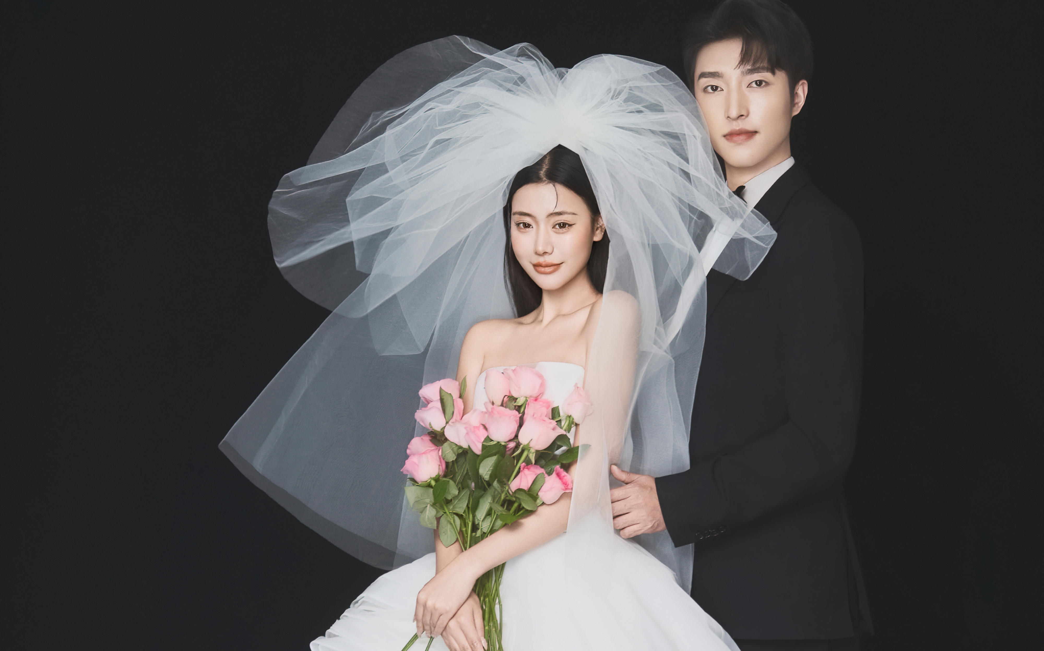 极简的终 极浪漫🖤黑底主纱婚纱照