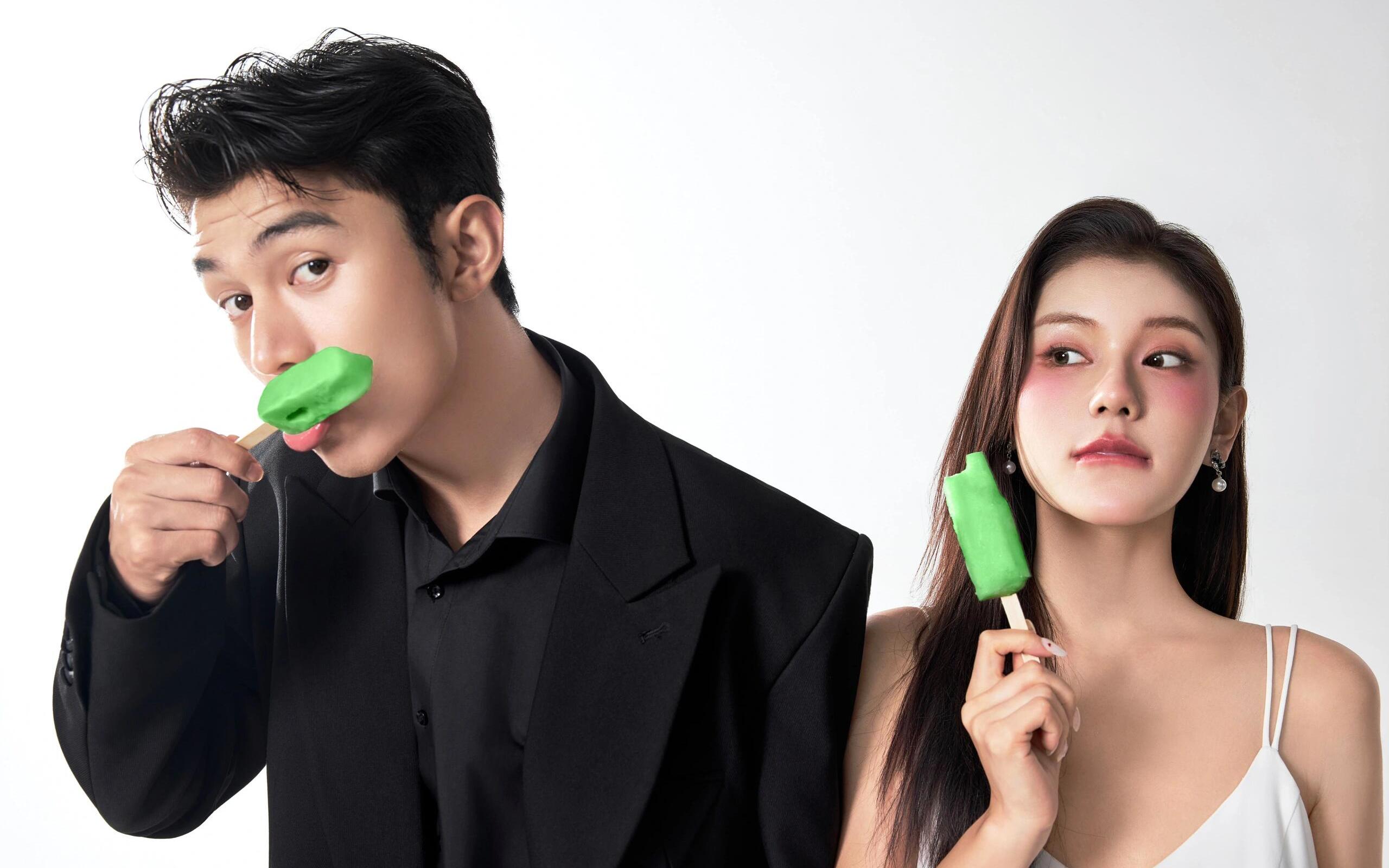 露背殺+松弛感｜是誰的極簡DNA動了??