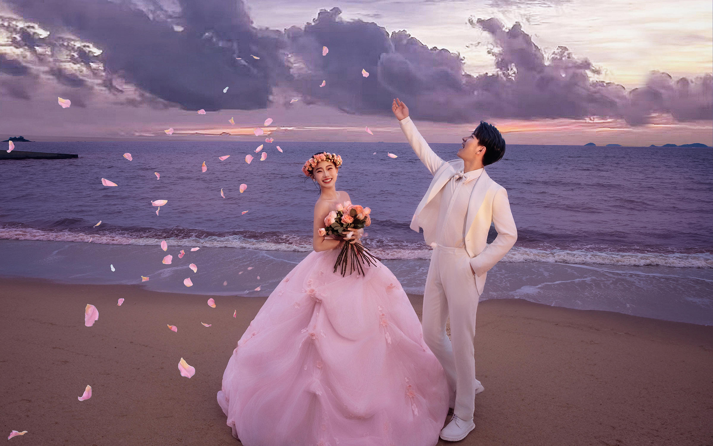 【海景婚紗照】粉霞吻藍(lán)海，婚紗照鎖住這場夢幻相遇