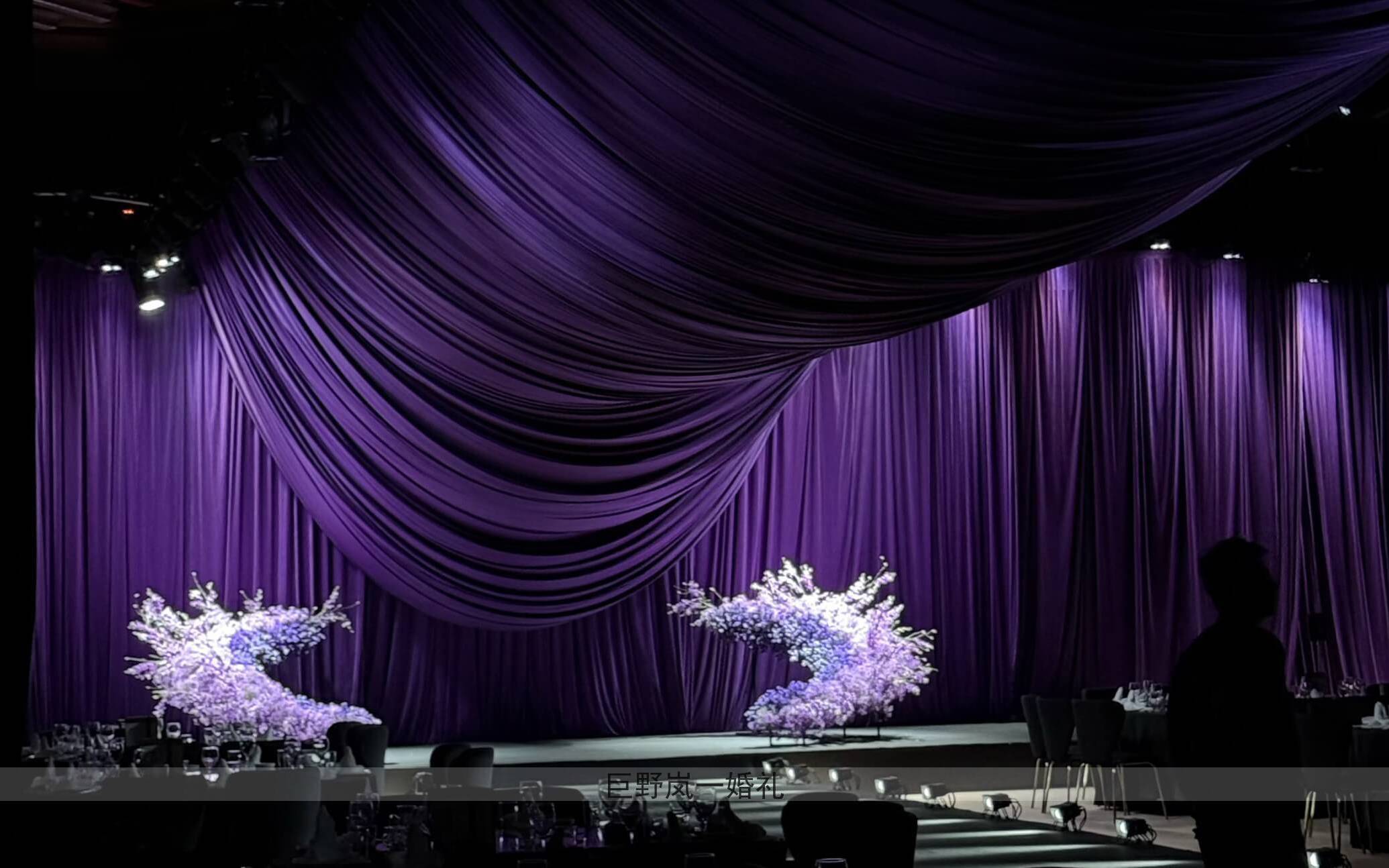 绝绝紫沉浸式布幔婚礼