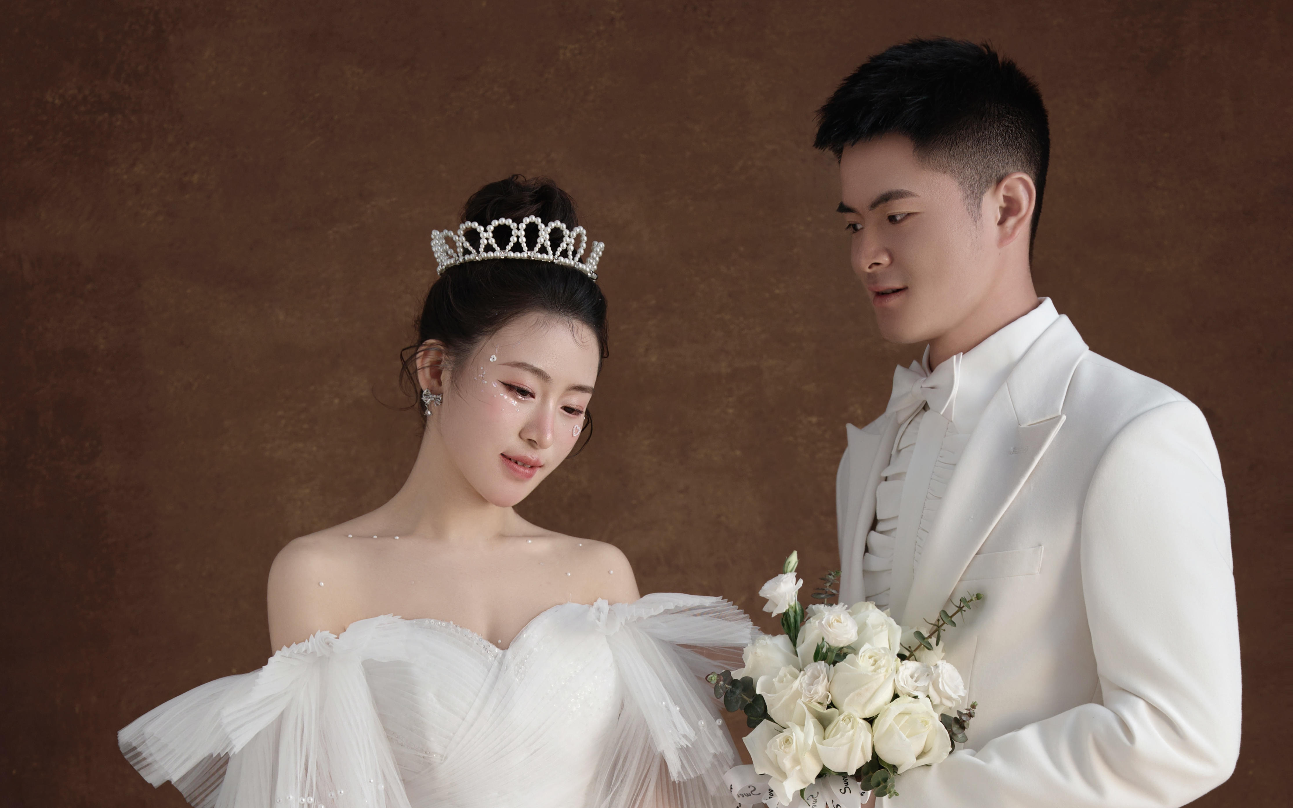 值得私藏的室内轻复古婚纱照 小众又高级