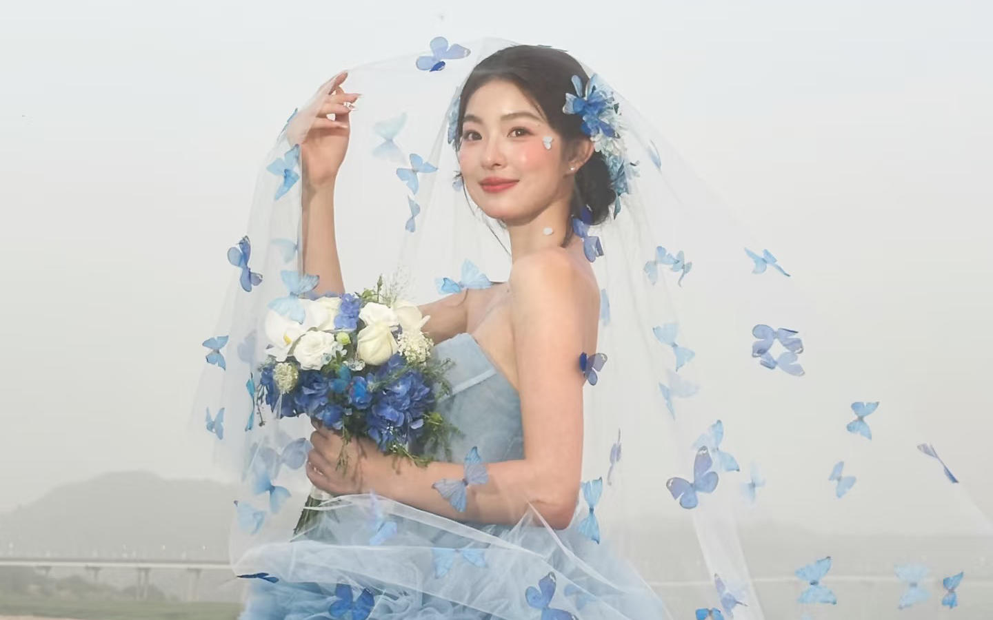 【优格】江边夕阳搭配蓝色婚纱美到心颤！