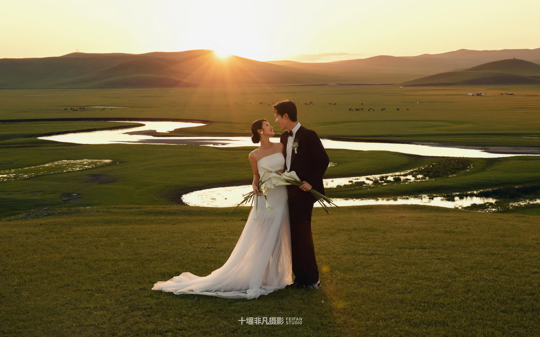 草坪夕陽婚紗照~