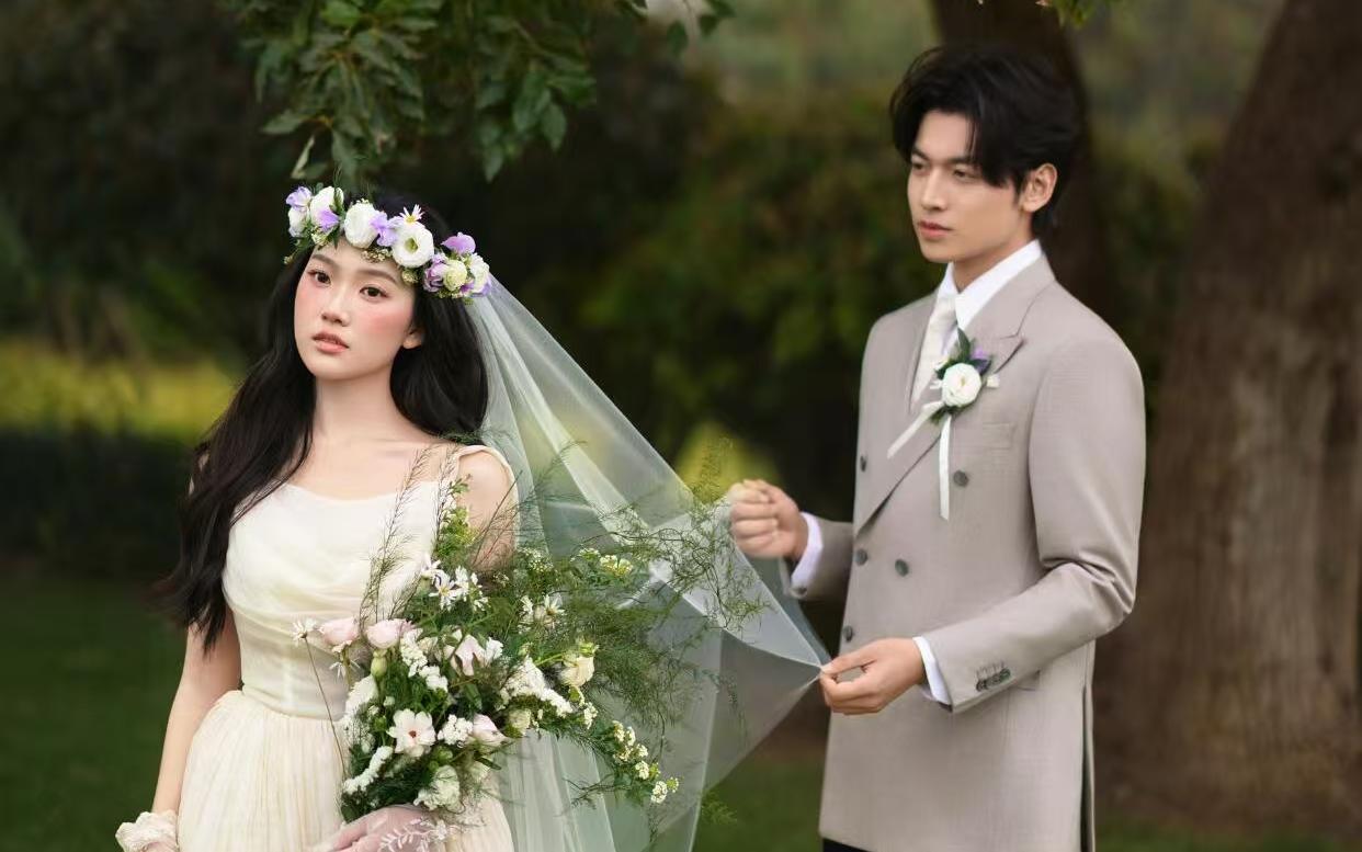 绿野治愈系💐氧气感草坪森系婚纱照