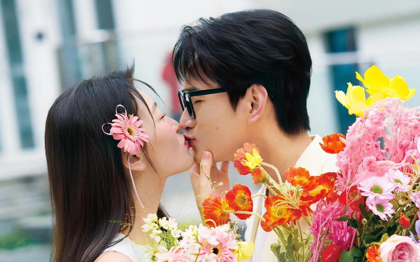 街拍情侶婚紗照怎么拍 一束鮮花必不可少 